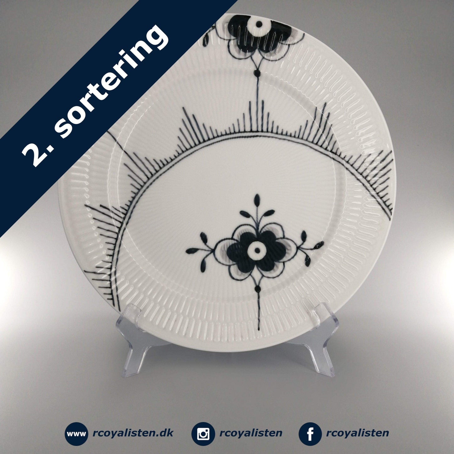 Royal Copenhagen Sort Mega Riflet Tallerken #5 (27 cm) - RCoyalisten.dk