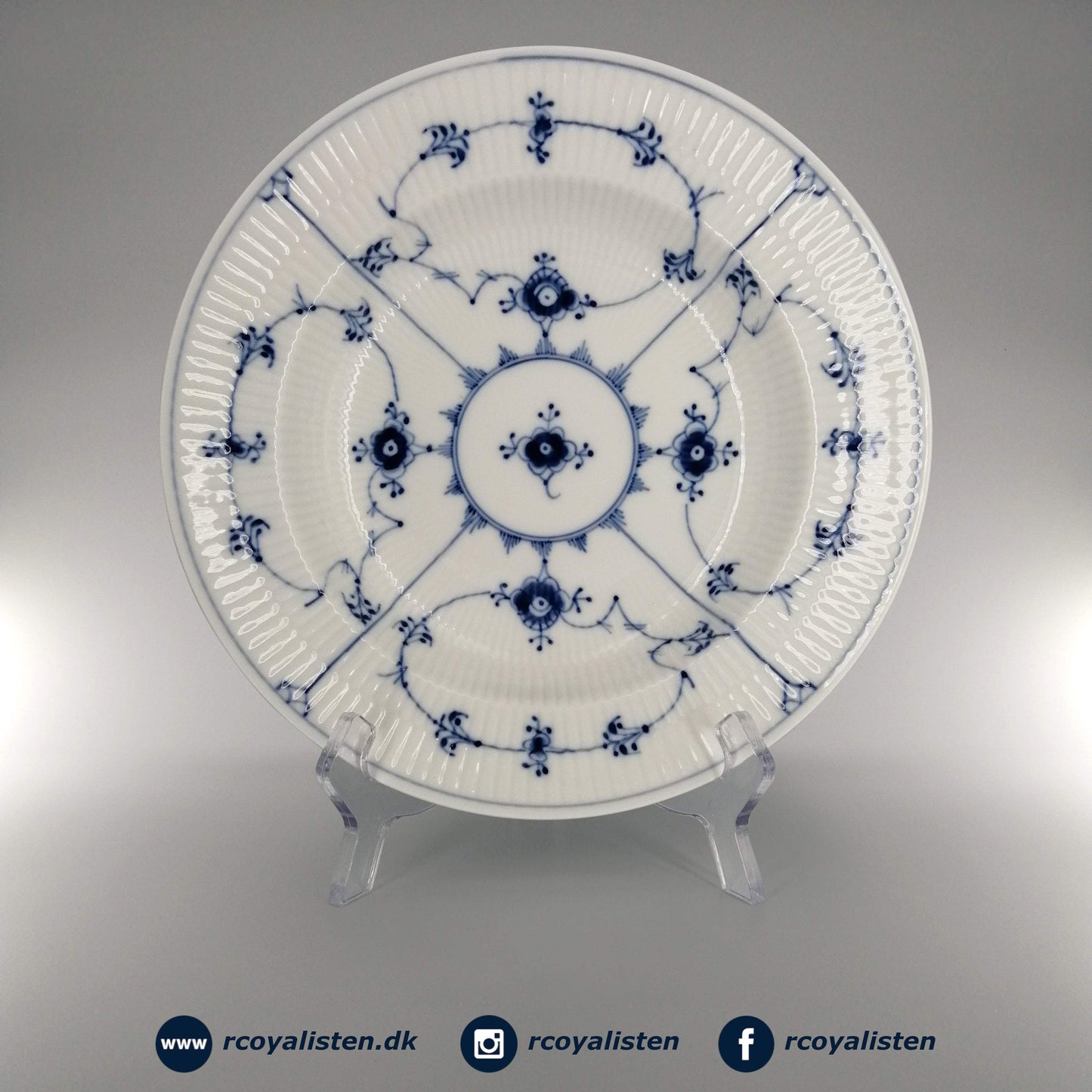 Musselmalet Riflet Dyb Tallerken (23 cm) - RCoyalisten.dk