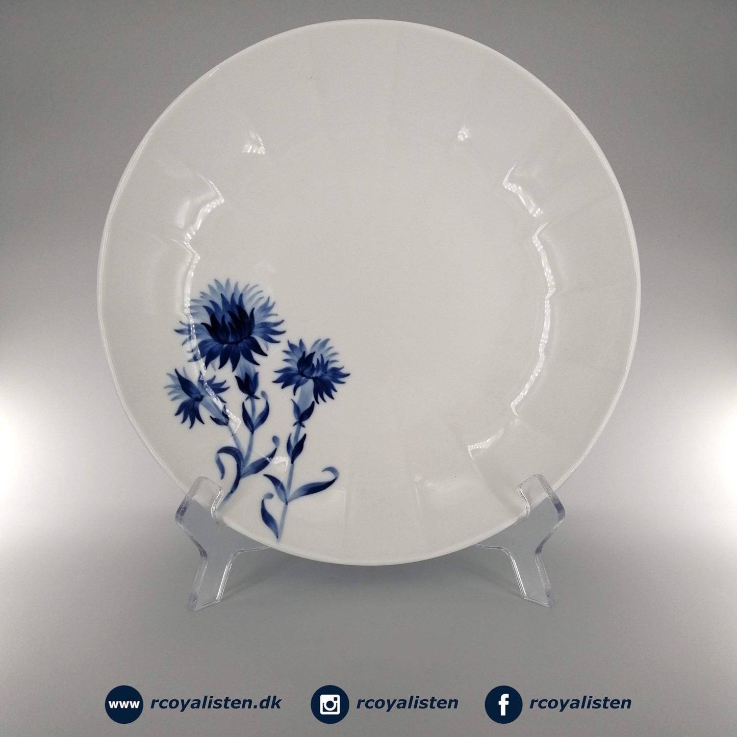 Blomst Dyb Tallerken (24 cm) - Nellike - RCoyalisten.dk