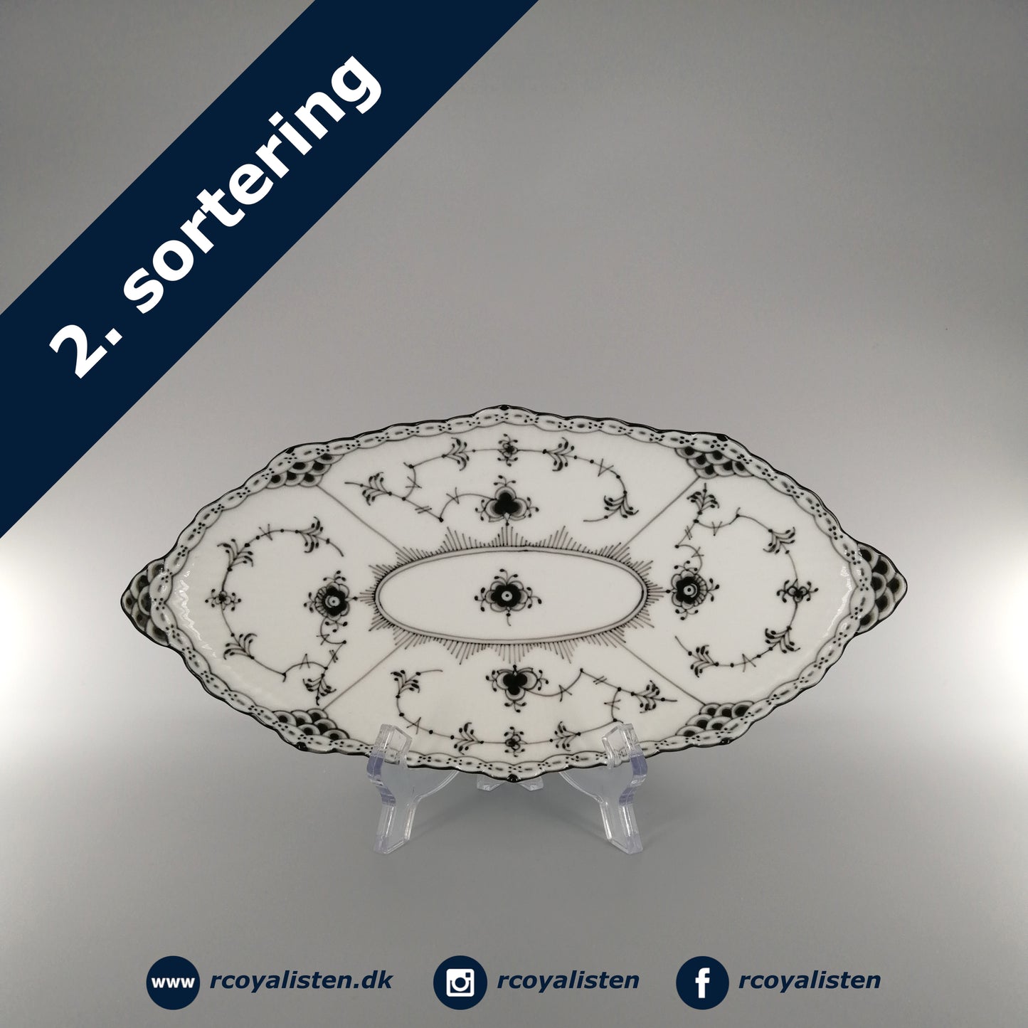 Black Fluted Half Lace Oval Dish (24,5 cm)