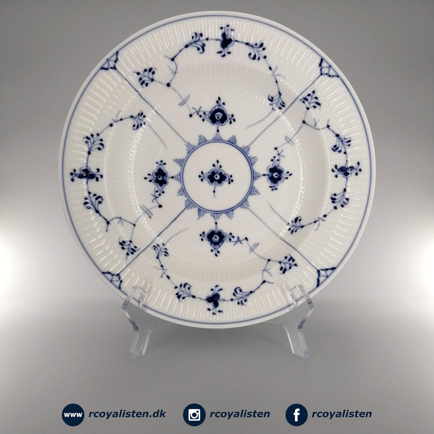 Musselmalet Riflet Dyb Tallerken (25 cm) - RCoyalisten.dk