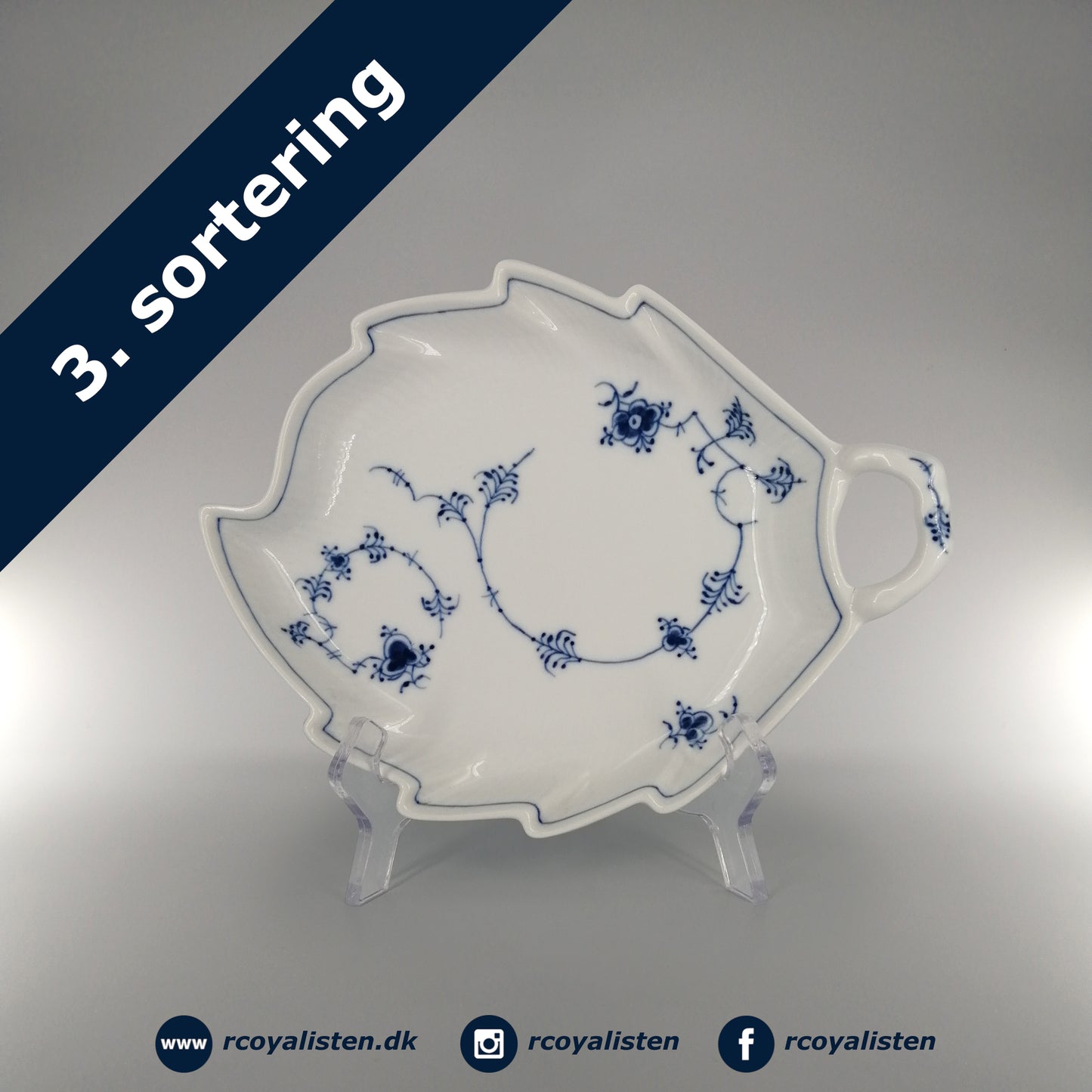 Royal Copenhagen Musselmalet Riflet Blue Copenhagen Bladformet Fad (23 cm) - RCoyalisten.dk