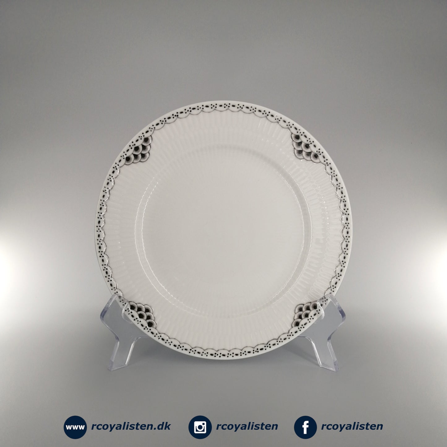 Royal Copenhagen Sort Riflet Blonde Tallerken (19 cm) - RCoyalisten.dk