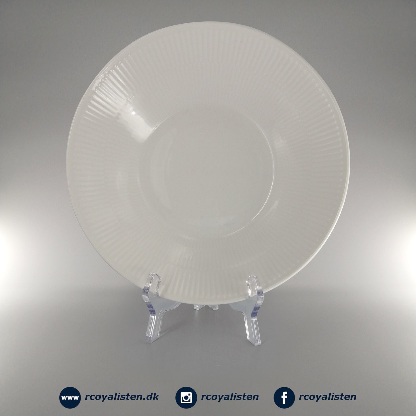 Royal Copenhagen Hvid Riflet Dyb Tallerken (24 cm) - RCoyalisten.dk
