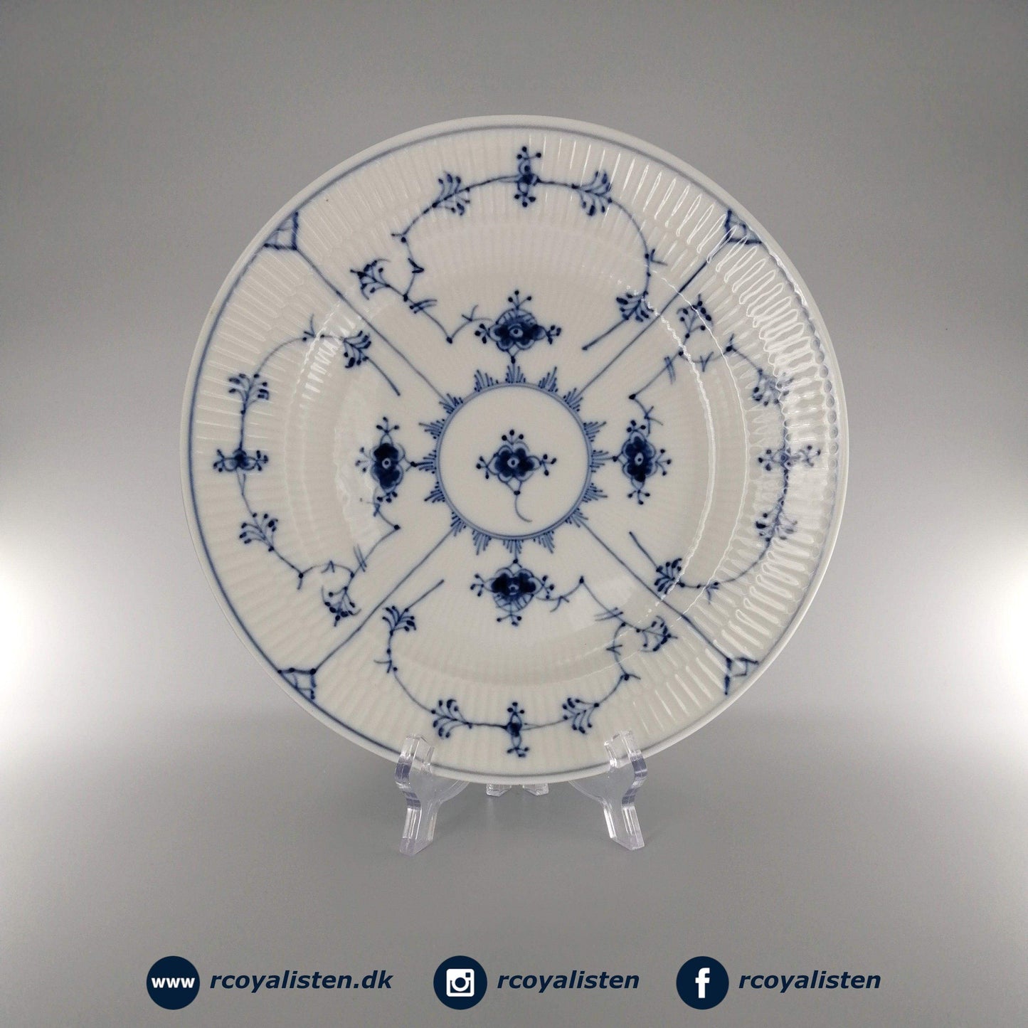 Musselmalet Riflet Tallerken (23 cm) - RCoyalisten.dk