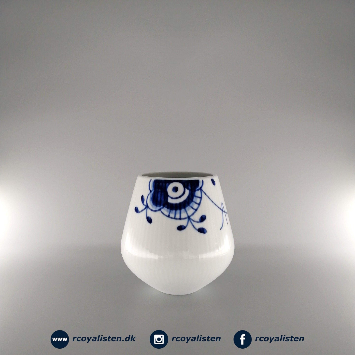 Blå Mega Riflet Vase (12 cm / 80 cl) - RCoyalisten.dk