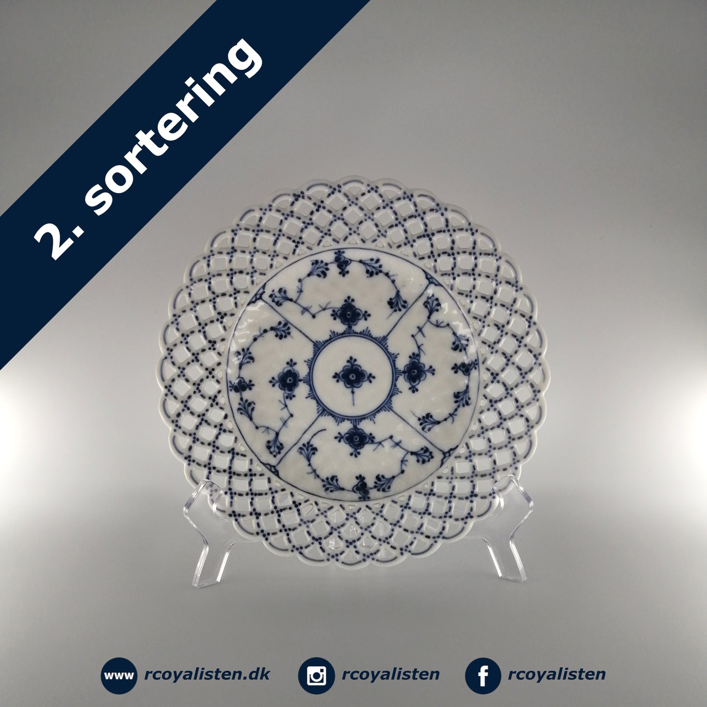 Royal Copenhagen Musselmalet Helblonde Tallerken med Gennemskåret Bort (21 cm) - RCoyalisten.dk