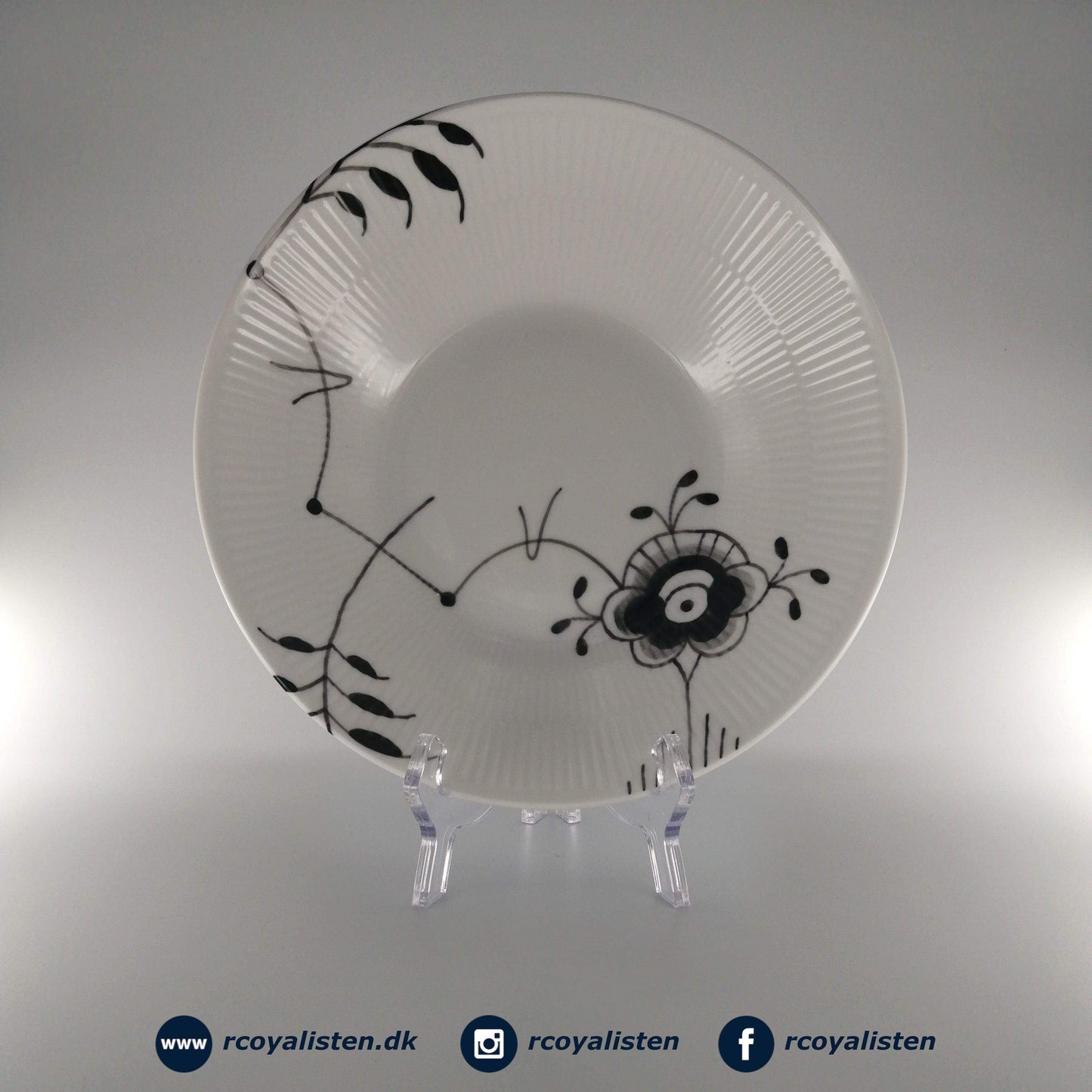 Sort Mega Riflet Dyb Tallerken #6 (24 cm) - RCoyalisten.dk