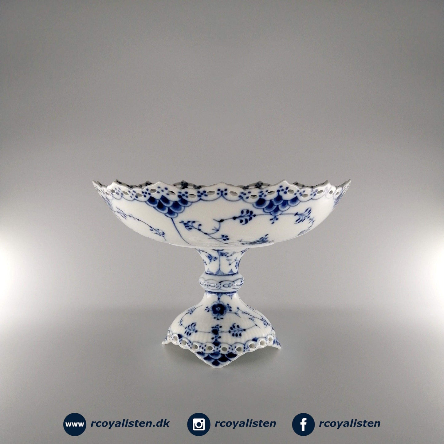 Royal Copenhagen Musselmalet Helblonde Skål på Fod (14,5 cm) - RCoyalisten.dk