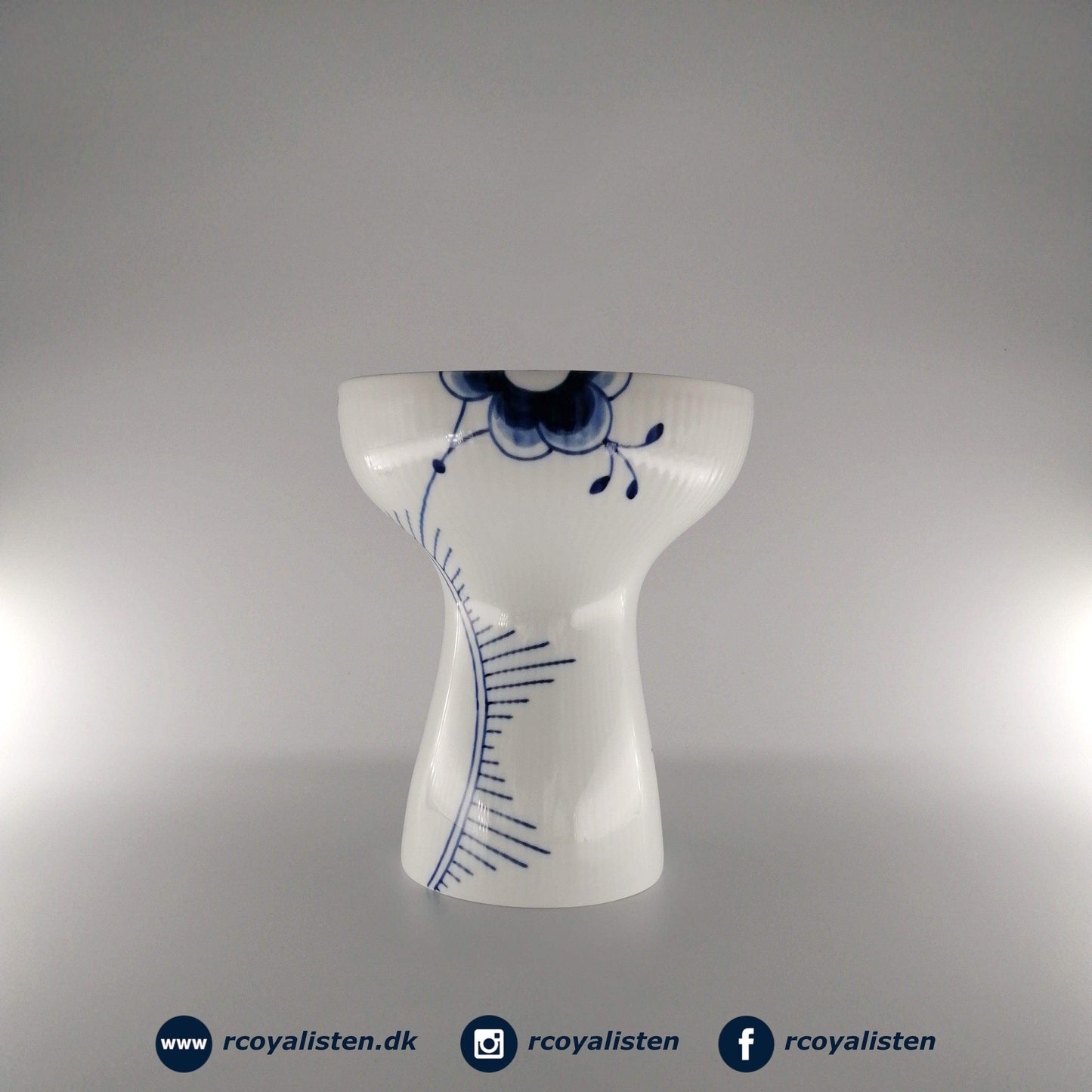 Royal Copenhagen Blå Mega Riflet Vase (19 cm) - RCoyalisten.dk