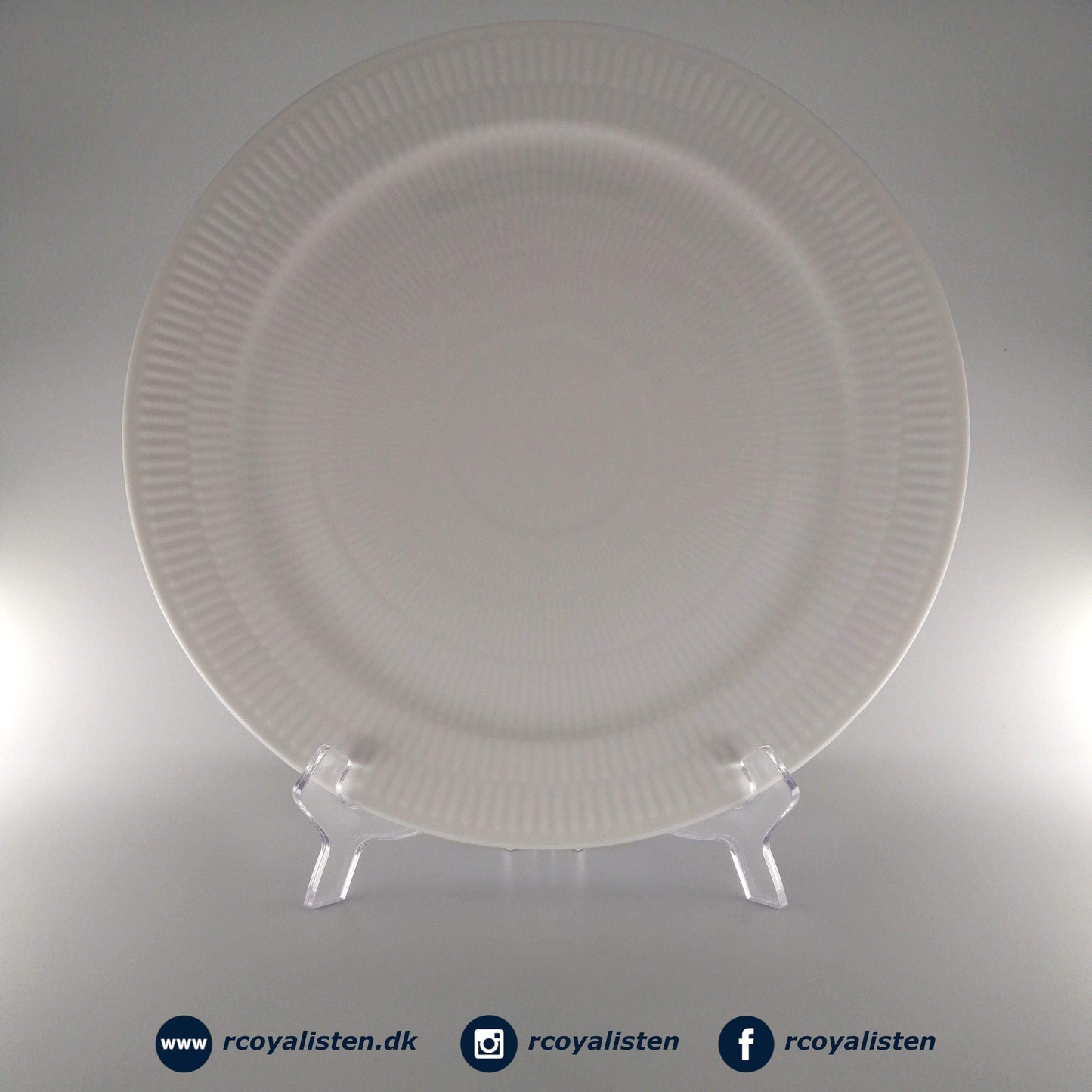 Hvid Riflet Rundt Fad (31 cm) - RCoyalisten.dk