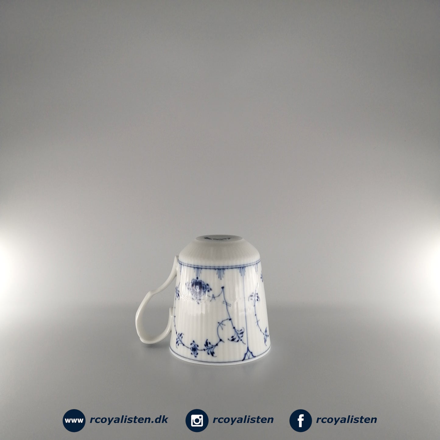 Royal Copenhagen Musselmalet Riflet Krus (37 cl) - RCoyalisten.dk