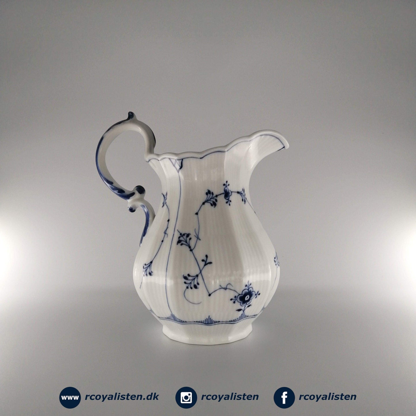 Musselmalet Riflet Kande (21,5 cm / 135 cl) - RCoyalisten.dk