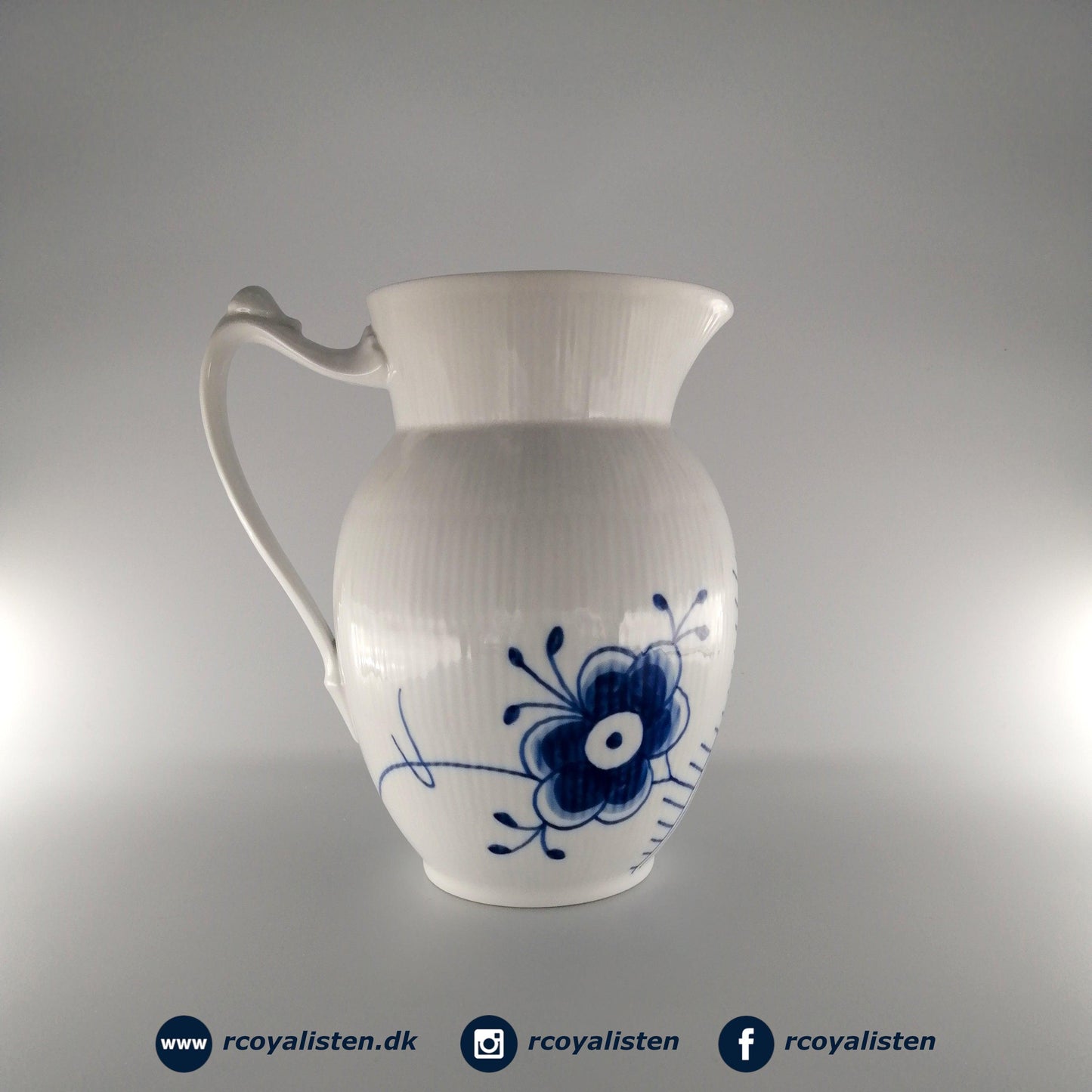 Royal Copenhagen Blå Mega Riflet Kande (170 cl) - RCoyalisten.dk