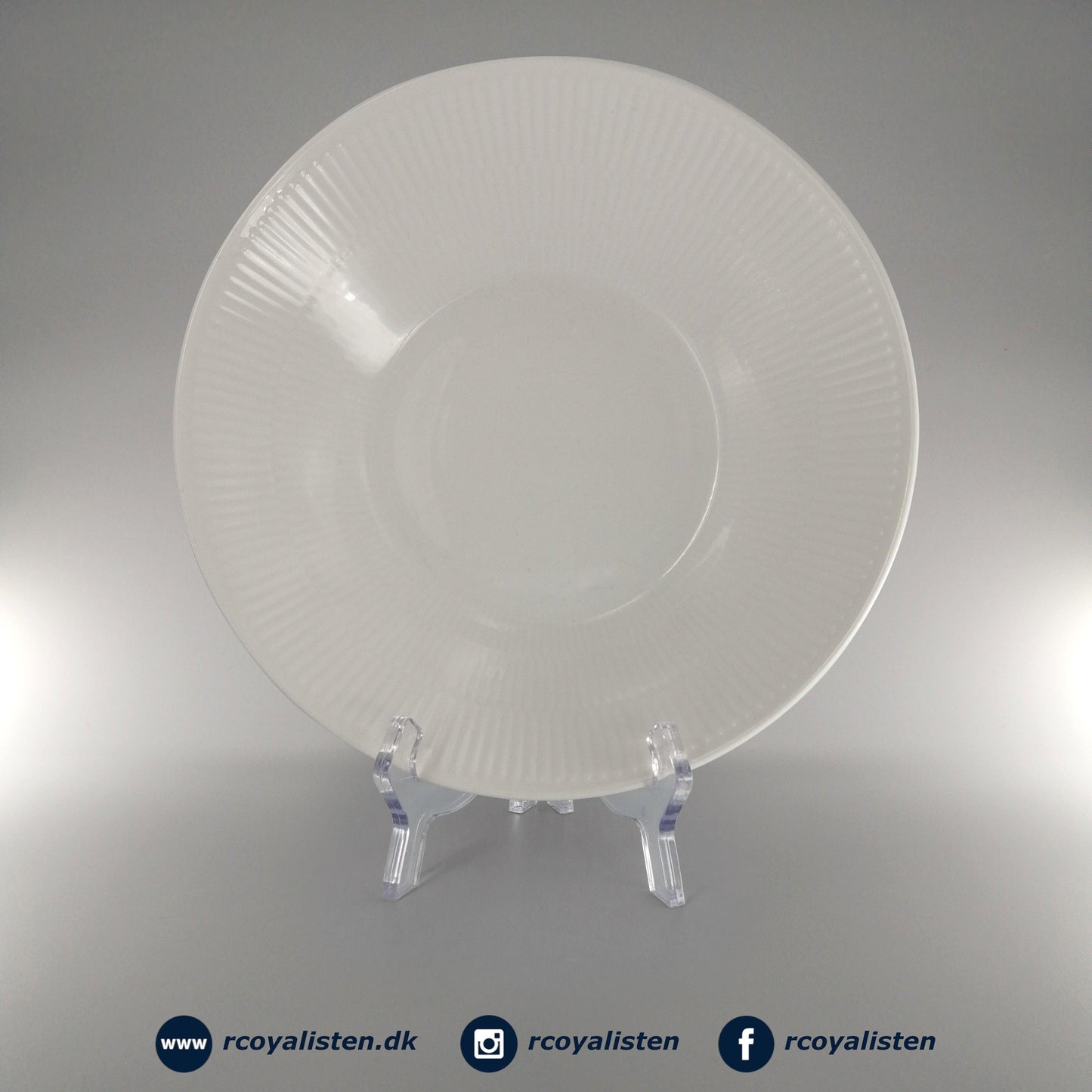 Royal Copenhagen Hvid Riflet Dyb Tallerken (24 cm) - RCoyalisten.dk