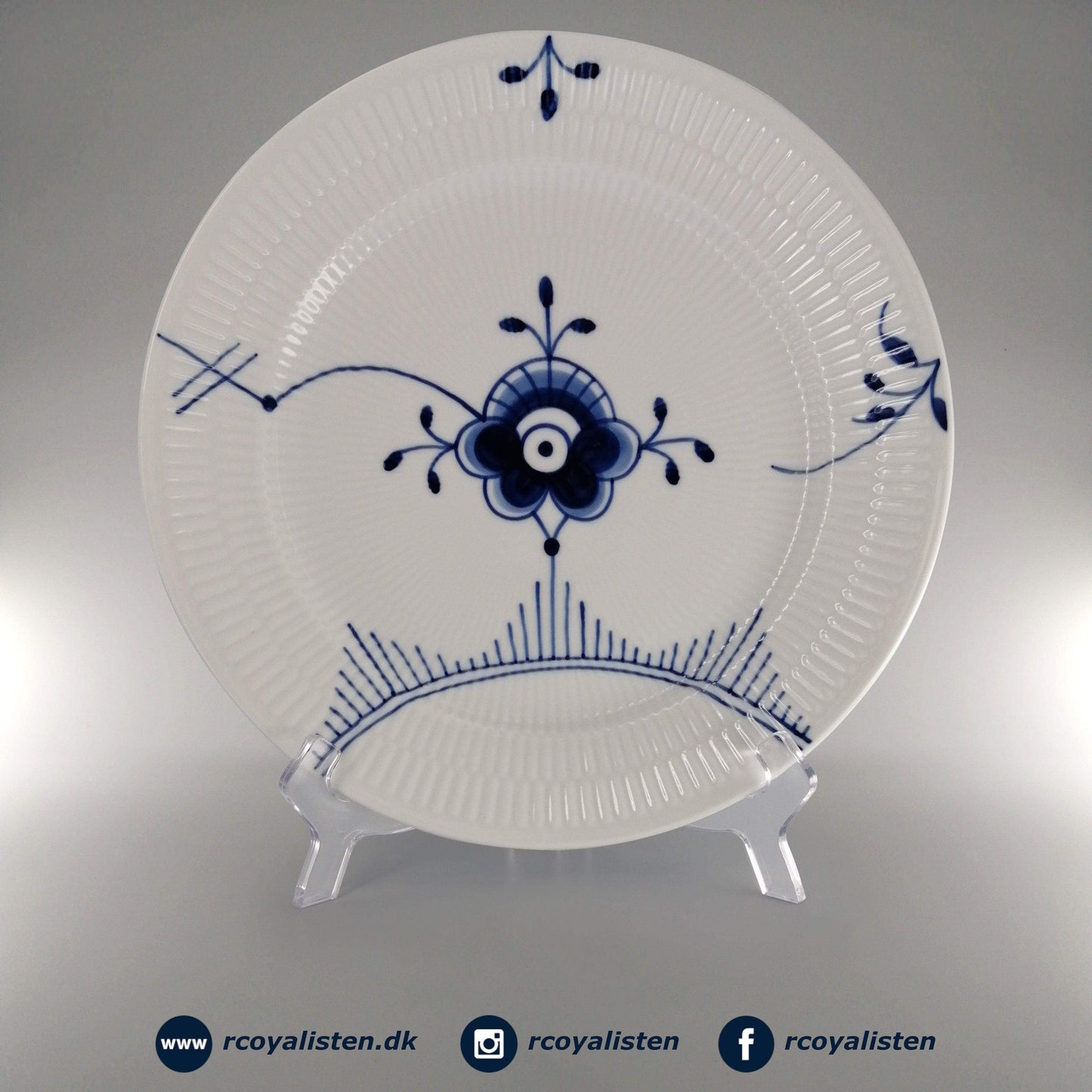 Royal Copenhagen Blå Mega Riflet Tallerken #4 (27 cm) - RCoyalisten.dk