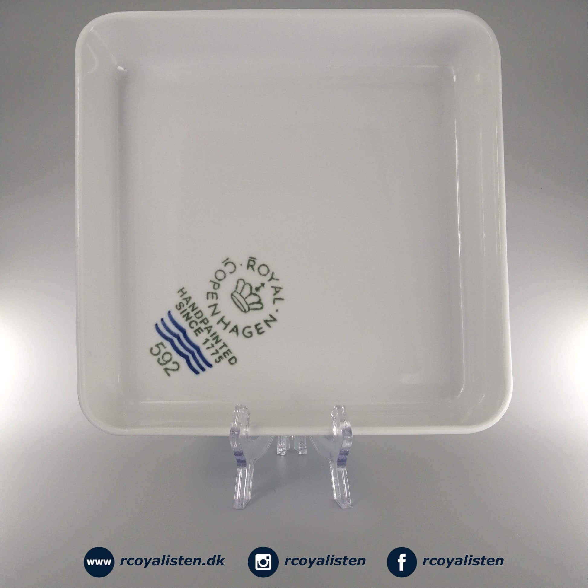 Hvid Riflet Kvadratisk Fad (25 x 25 cm) - RCoyalisten.dk