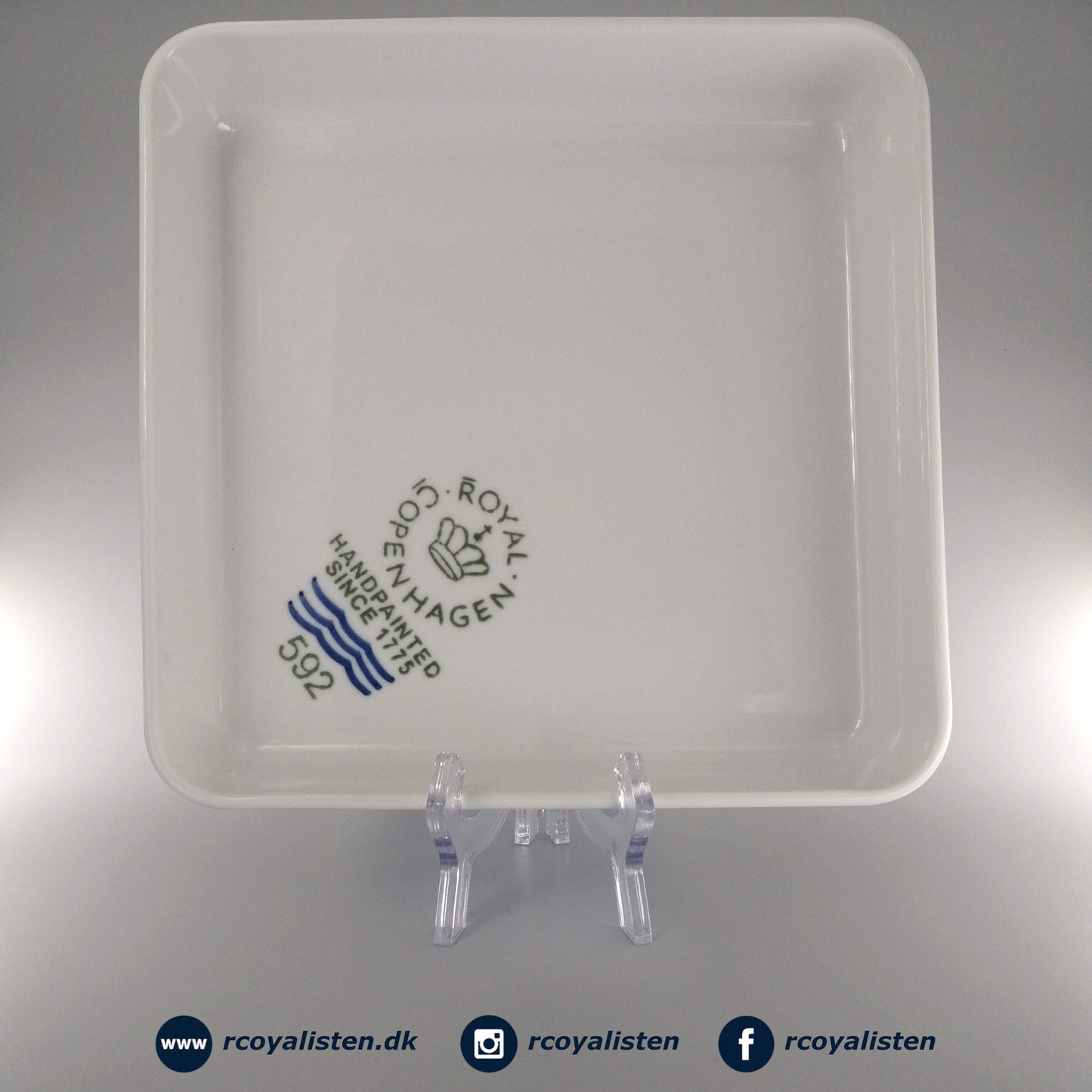 Hvid Riflet Kvadratisk Fad (25 x 25 cm) - RCoyalisten.dk