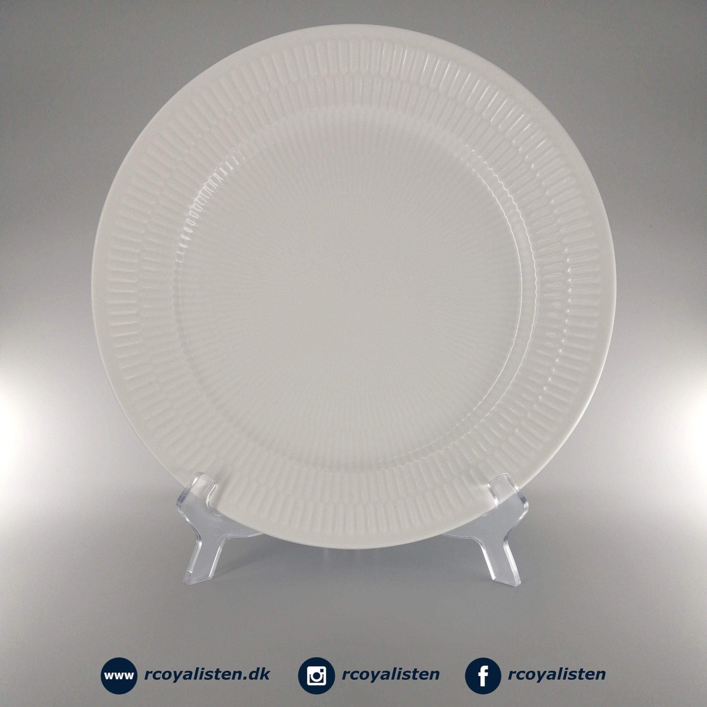 Hvid Riflet Tallerken (27 cm) - RCoyalisten.dk