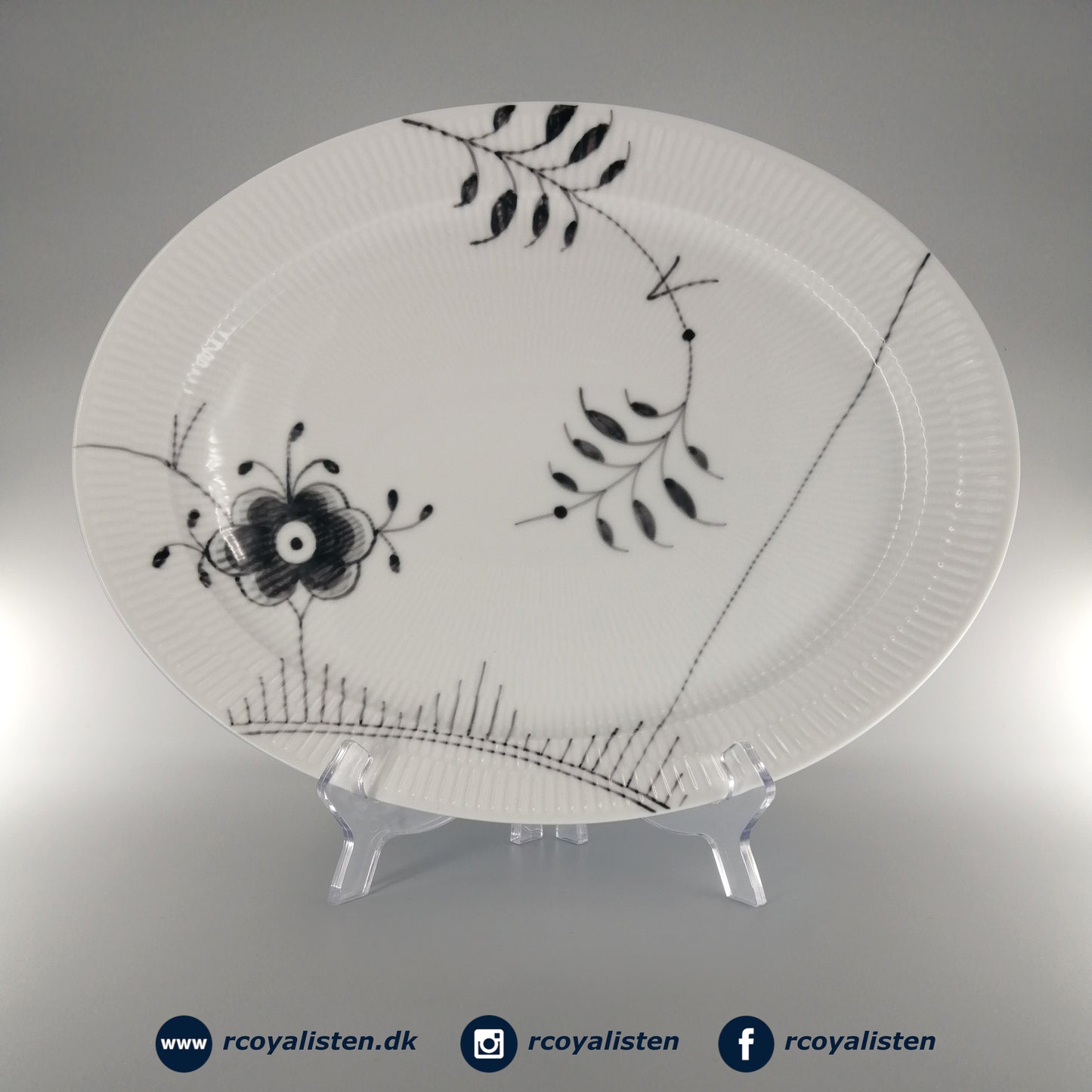 Royal Copenhagen Sort Mega Riflet Ovalt Fad #2 (34 cm) - RCoyalisten.dk
