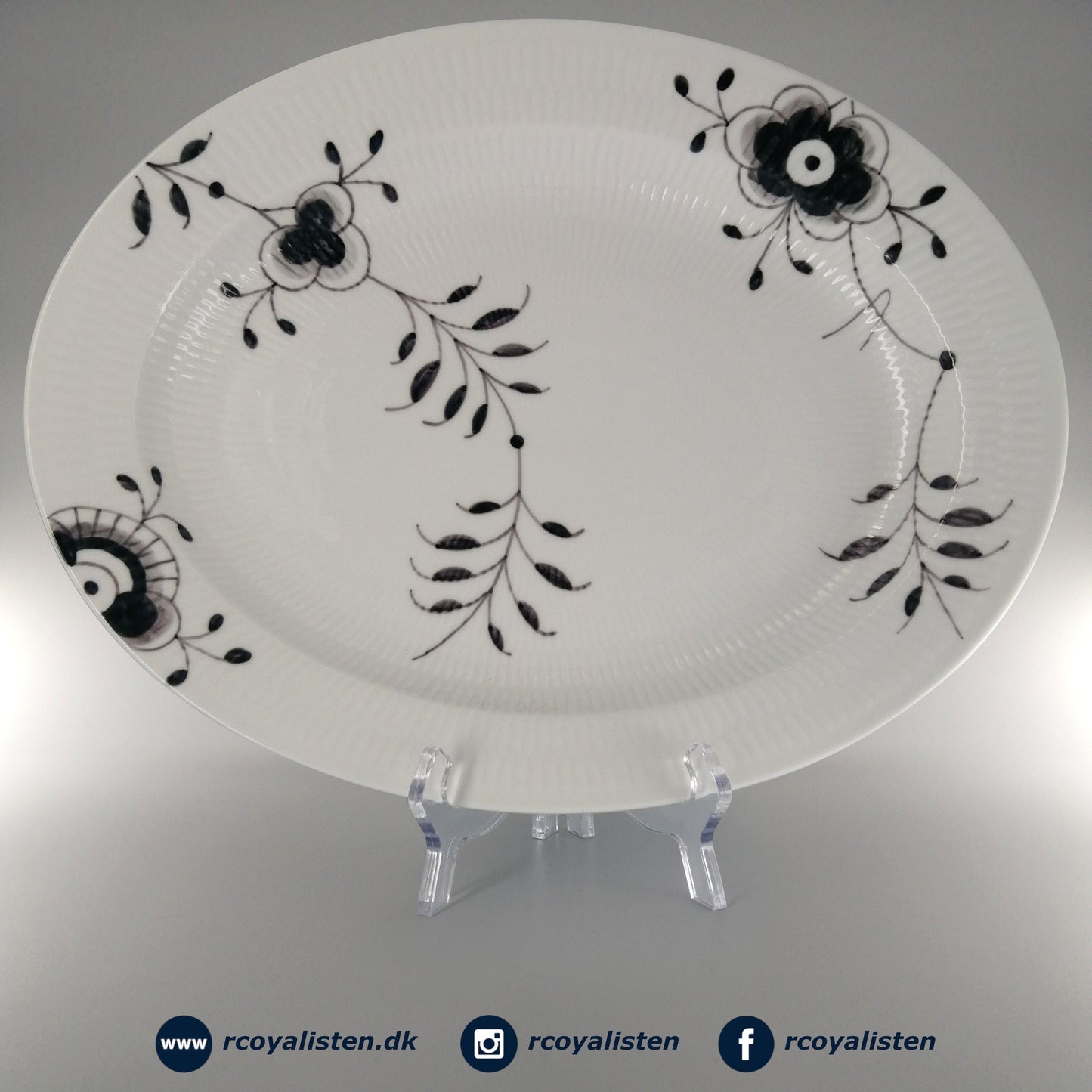 Royal Copenhagen Sort Mega Riflet Ovalt Fad (36,5 cm) - RCoyalisten.dk