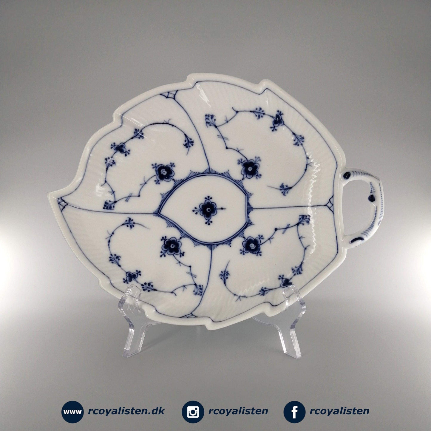 Musselmalet Riflet Bladformet Fad (27 cm) - RCoyalisten.dk
