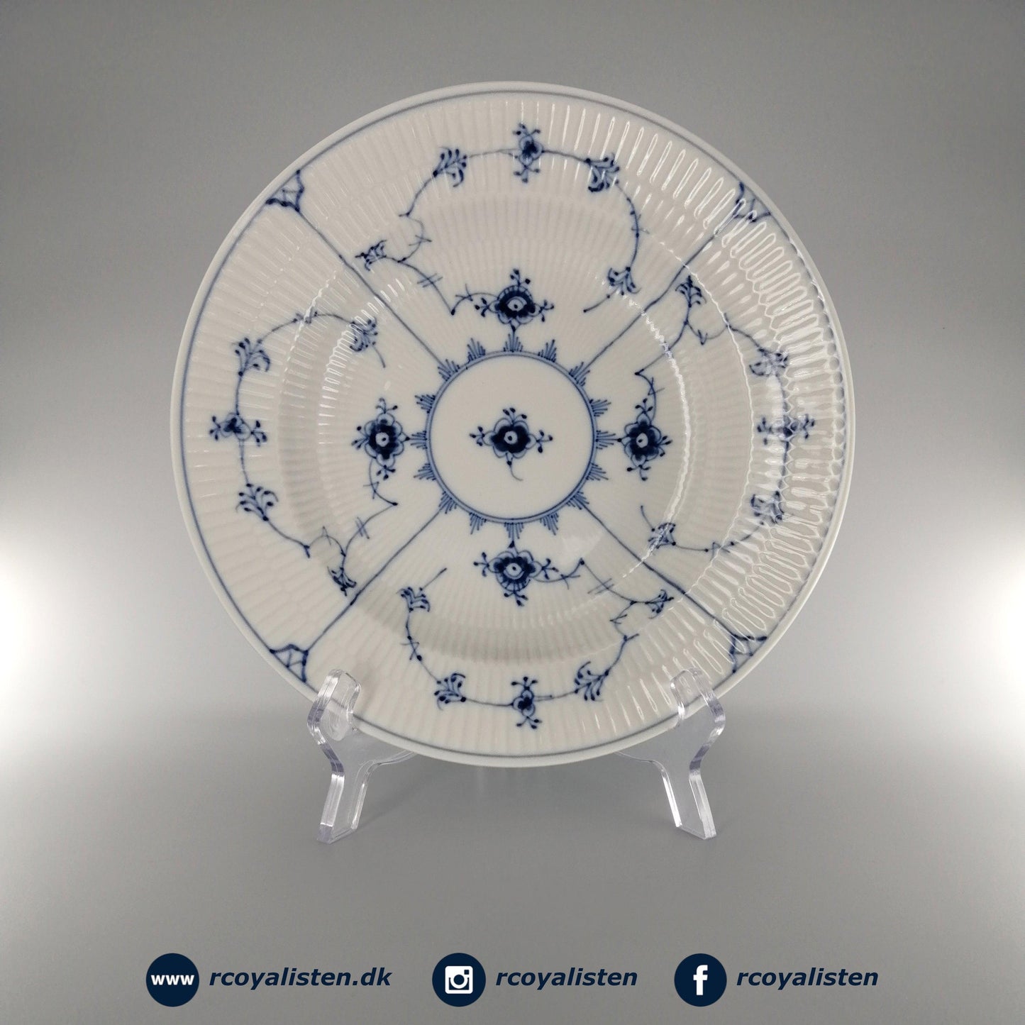 Royal Copenhagen Musselmalet Riflet Dyb Tallerken (23 cm) - RCoyalisten.dk