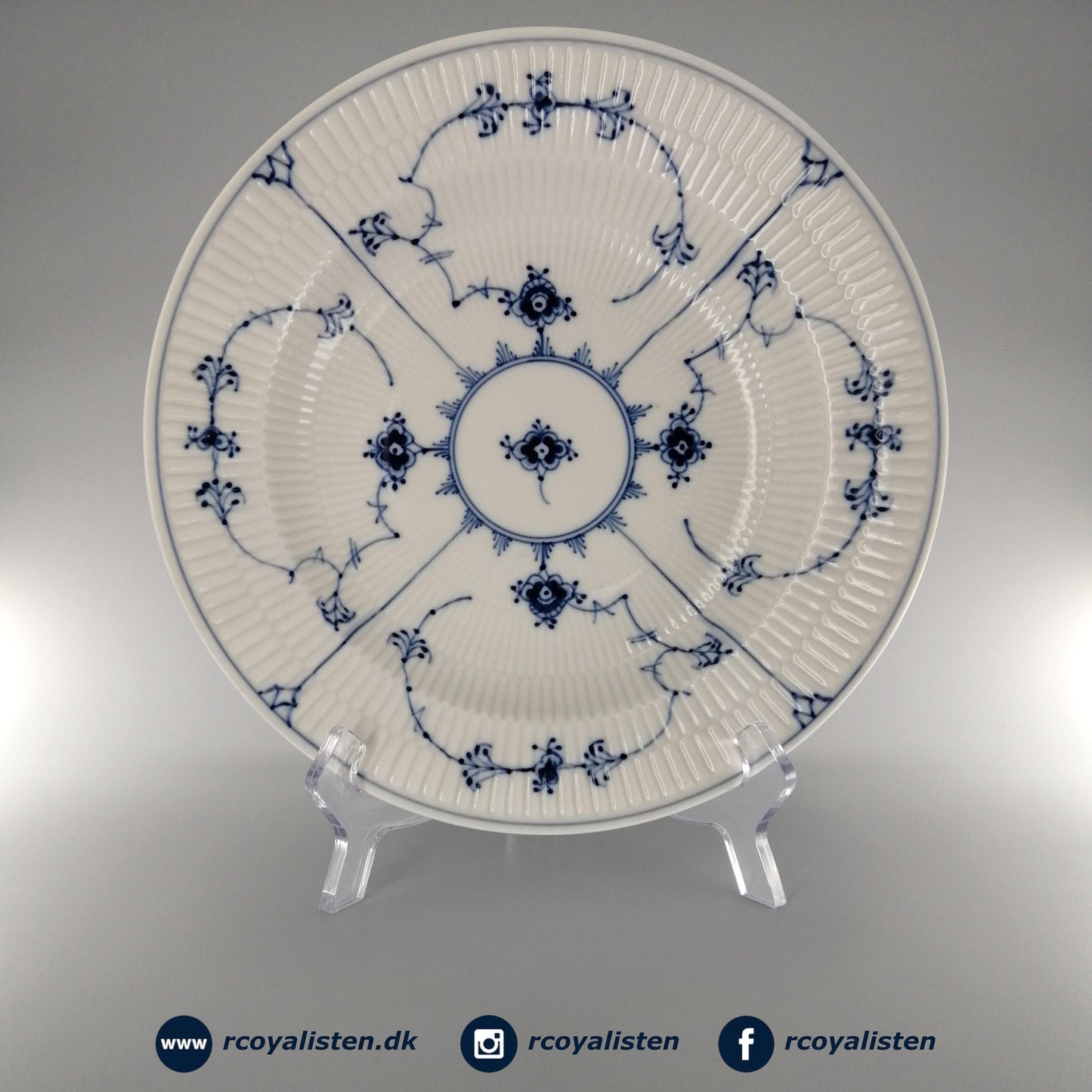 Royal Copenhagen Musselmalet Riflet Dyb Tallerken (25 cm) - RCoyalisten.dk