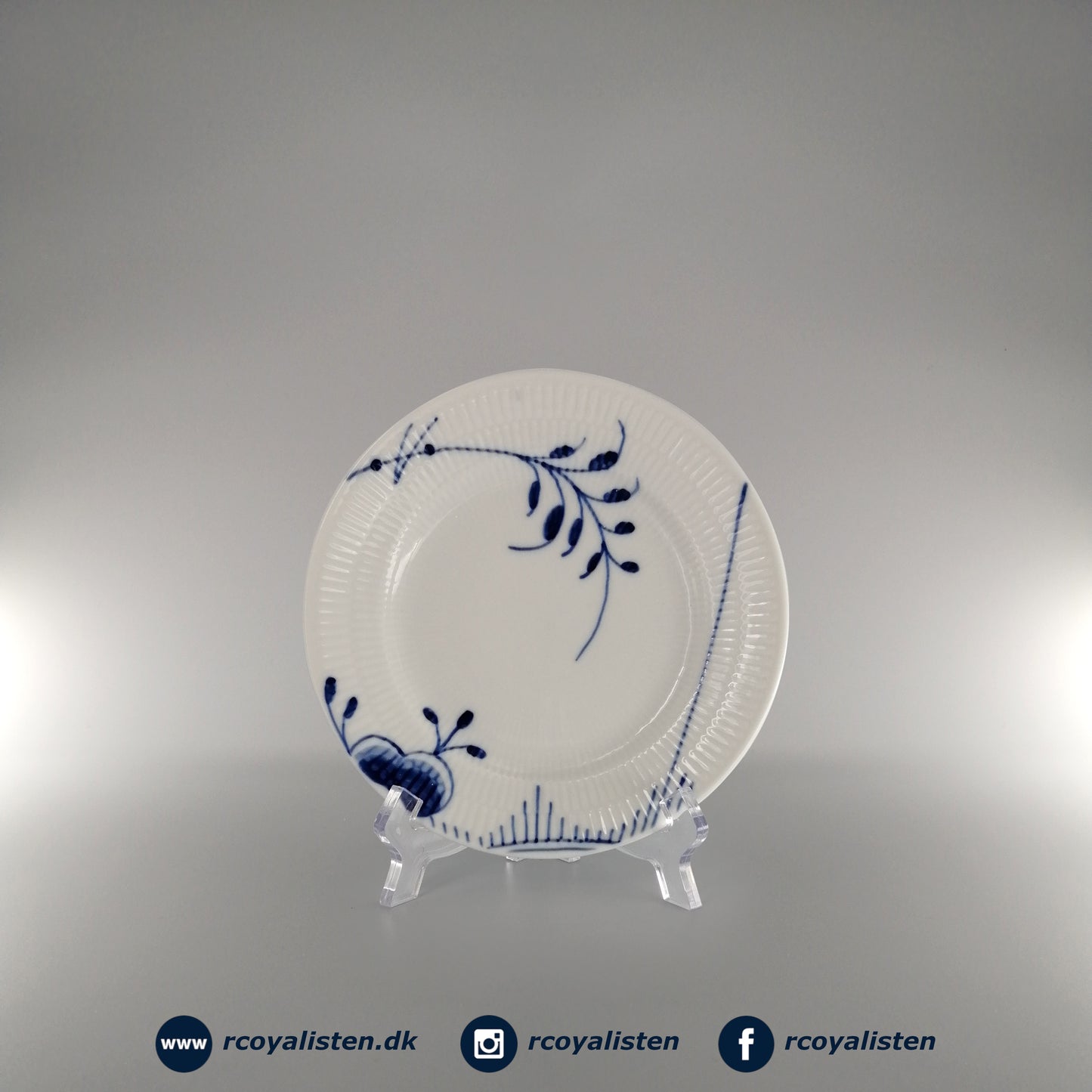 Royal Copenhagen Blå Mega Riflet Tallerken #2 (17 cm) - RCoyalisten.dk