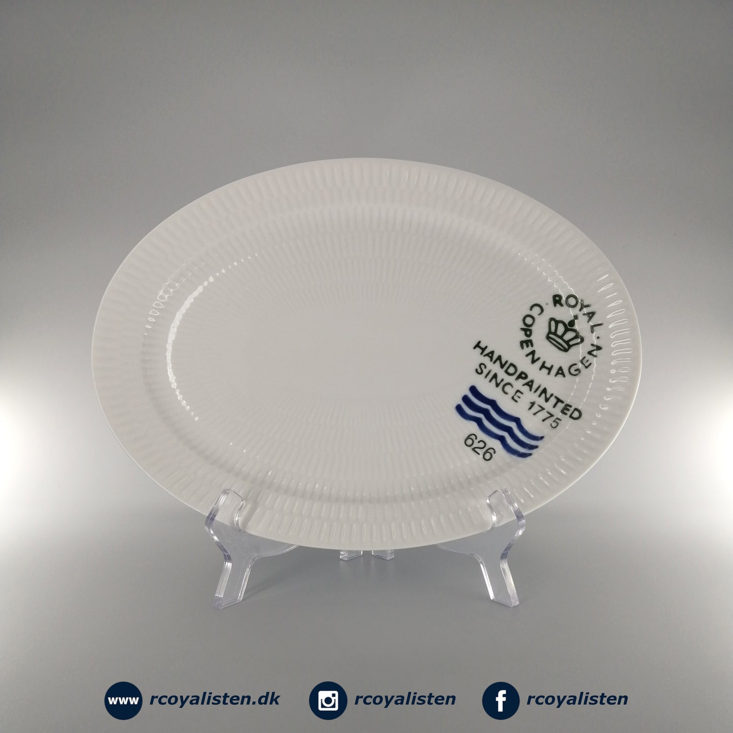 Fluted Signature Oval Dish (28 cm)