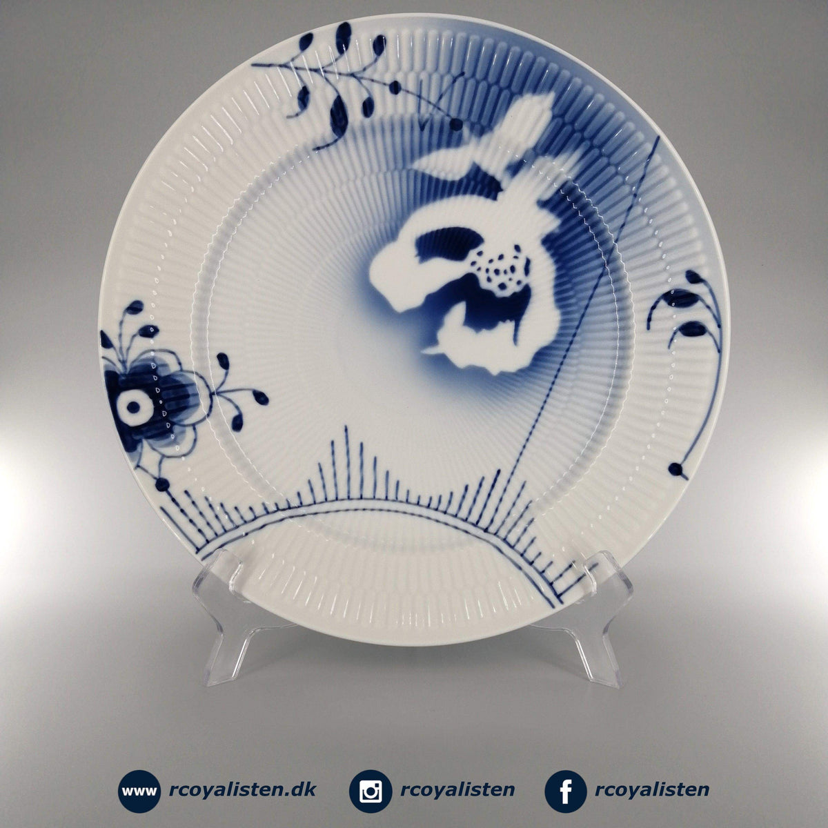 Royal Copenhagen Mega Rose Plate #2 (27 cm) - #627 – RCoyalisten.dk