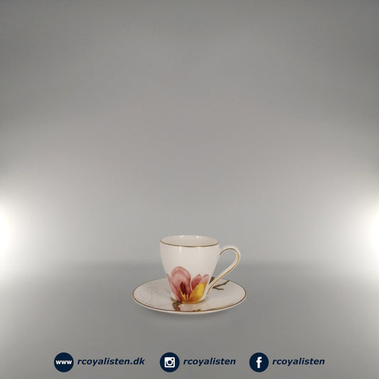 Royal Copenhagen Flora Espressokop med Underkop (10 cl) - Magnolia - RCoyalisten.dk