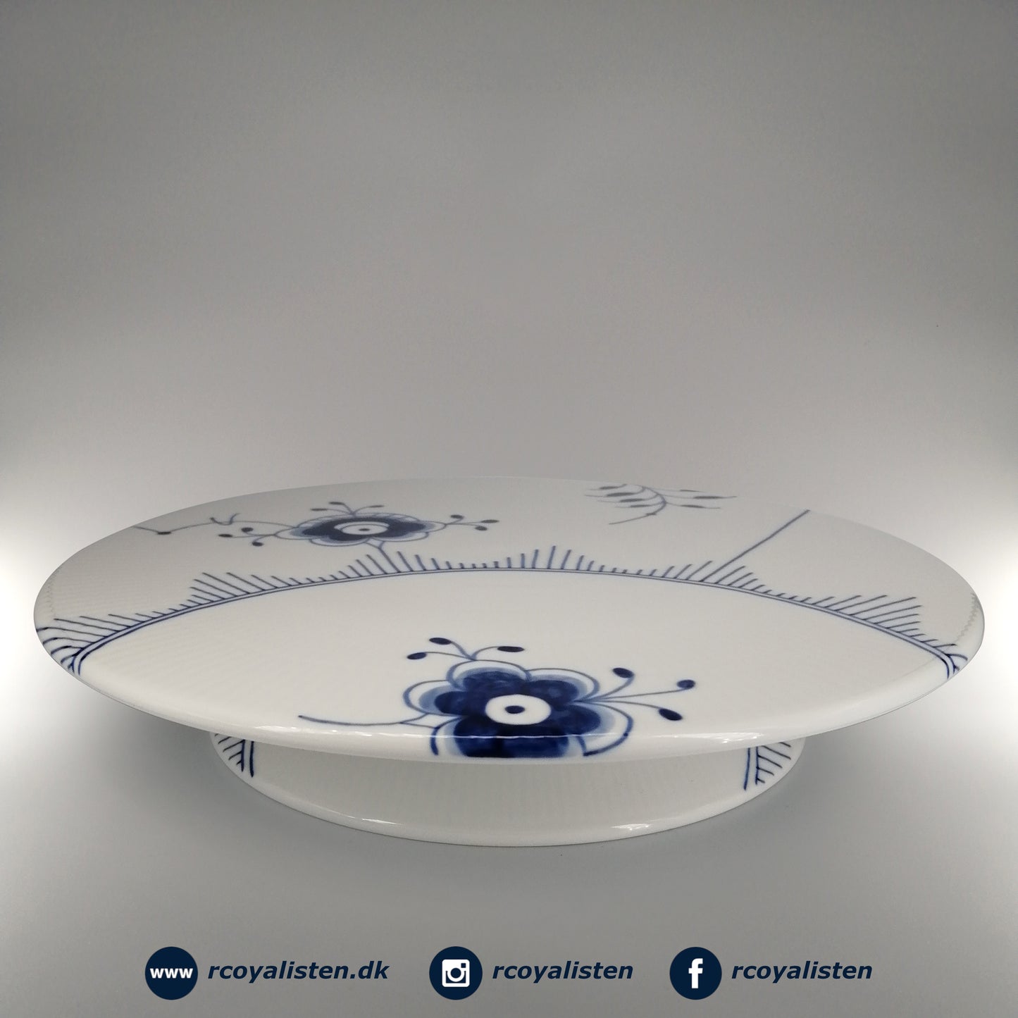 Royal Copenhagen Blå Mega Riflet Lagkagefad (32 cm) - RCoyalisten.dk