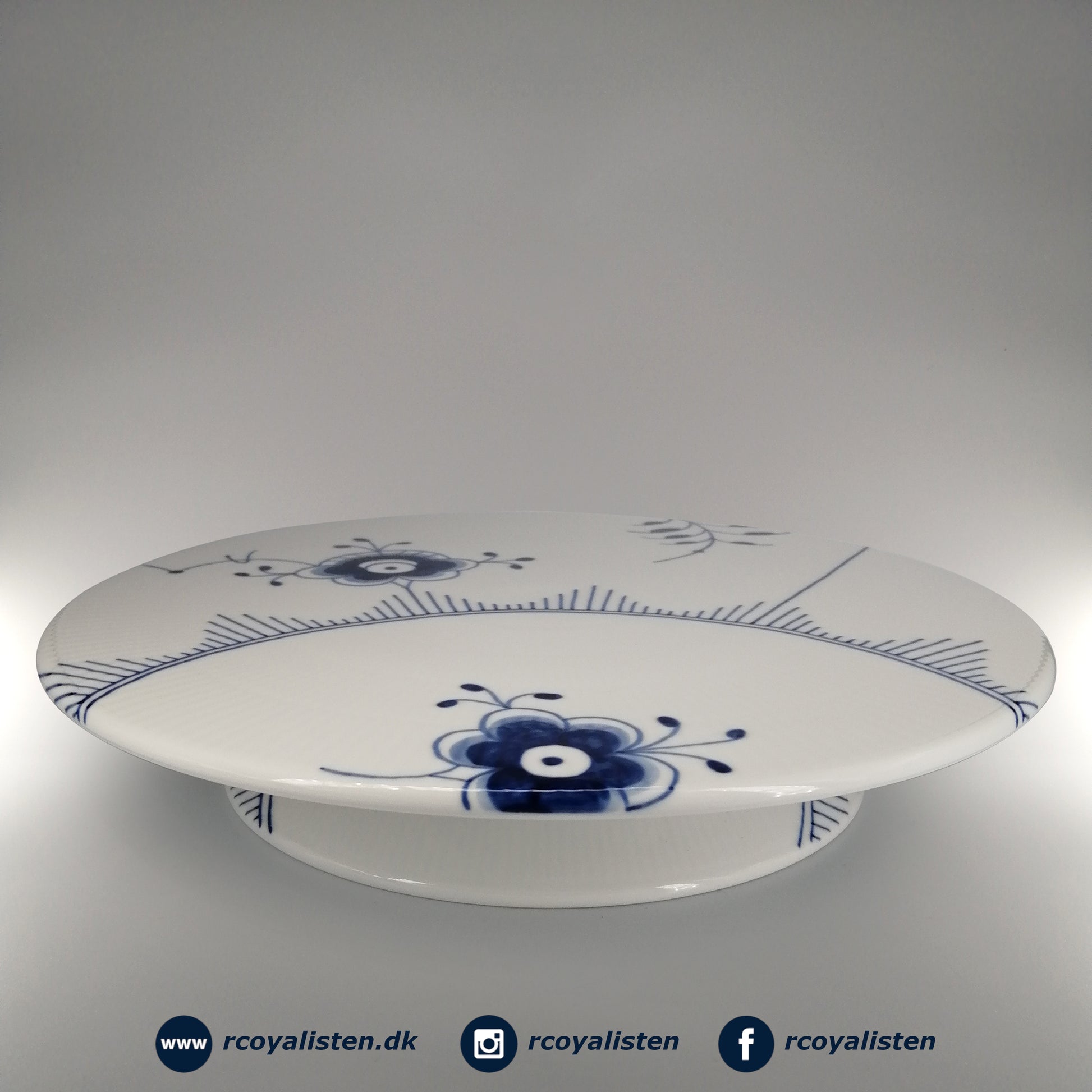 Royal Copenhagen Blå Mega Riflet Lagkagefad (32 cm) - RCoyalisten.dk