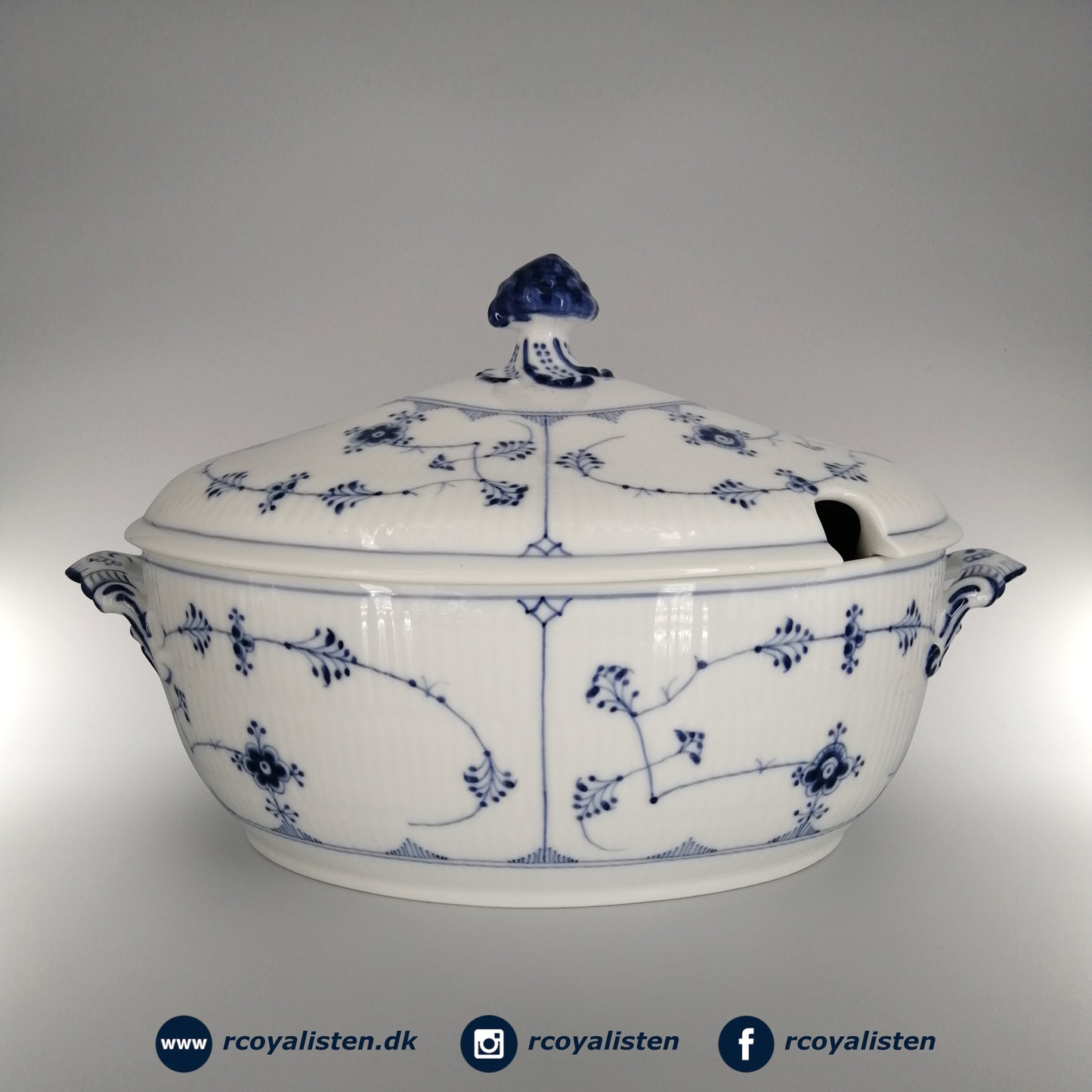 Royal Copenhagen Musselmalet Riflet Terrin (200 cl) - RCoyalisten.dk