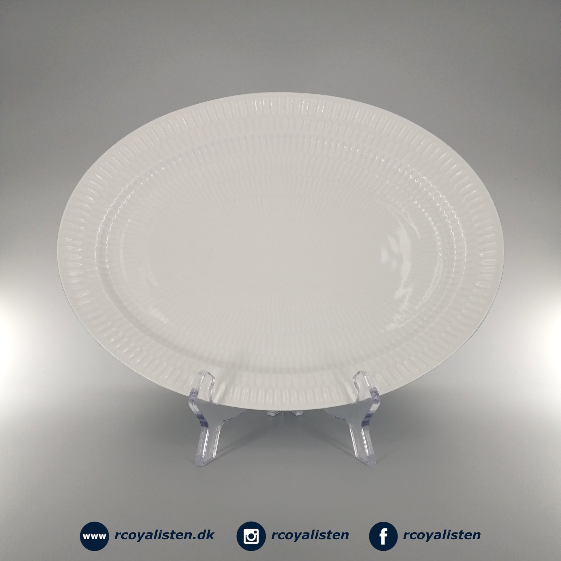 Royal Copenhagen Hvid Riflet Ovalt Fad (28 cm) - RCoyalisten.dk