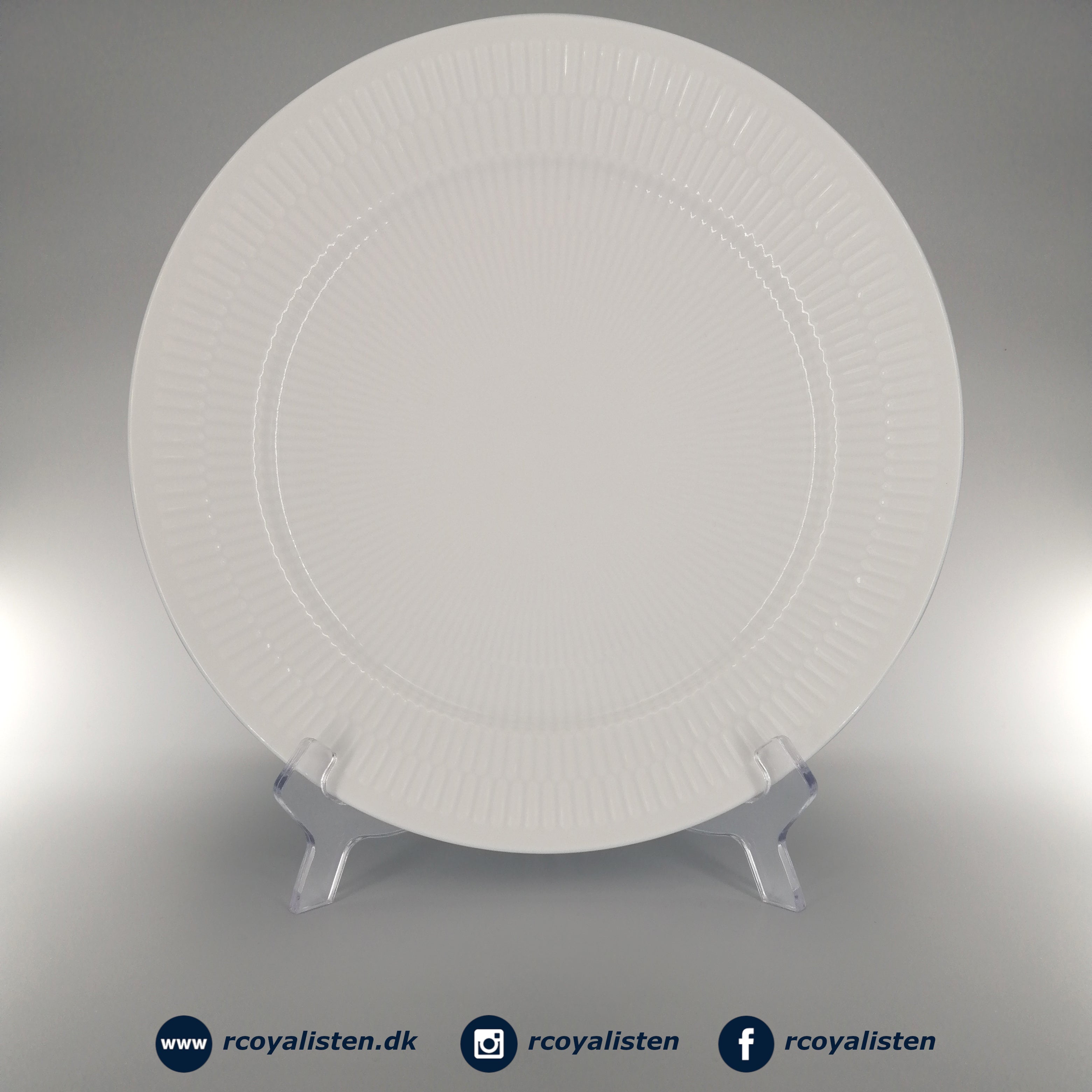 Royal Copenhagen White Fluted Plate (27 cm) - #627 – RCoyalisten.dk