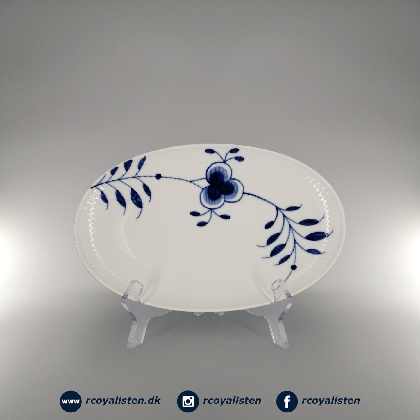 Royal Copenhagen Blå Mega Riflet Asiet (23 cm) - RCoyalisten.dk