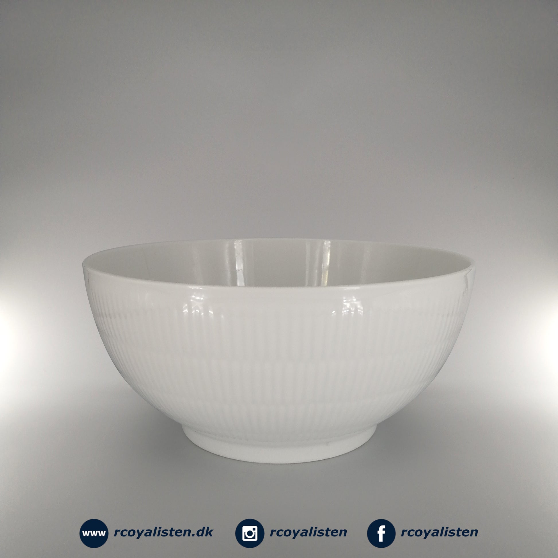 Royal Copenhagen Hvid Riflet Skål (24 cm / 310 cl) - RCoyalisten.dk