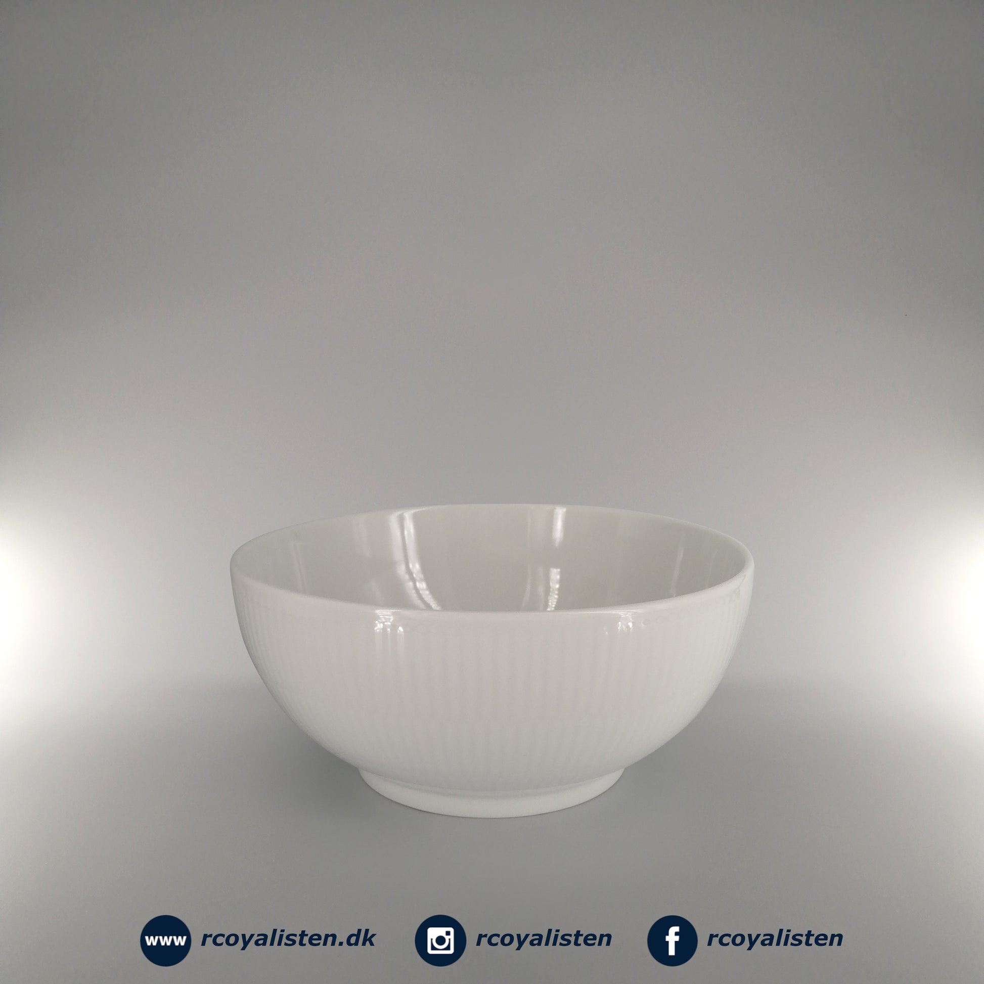 Royal Copenhagen Hvid Riflet Skål (18 cm / 110 cl) - RCoyalisten.dk
