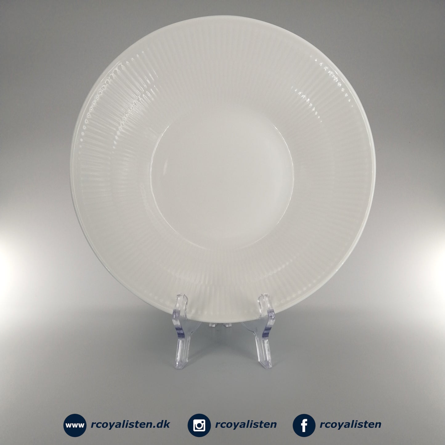 Royal Copenhagen Hvid Riflet Dyb Tallerken (24 cm) - RCoyalisten.dk