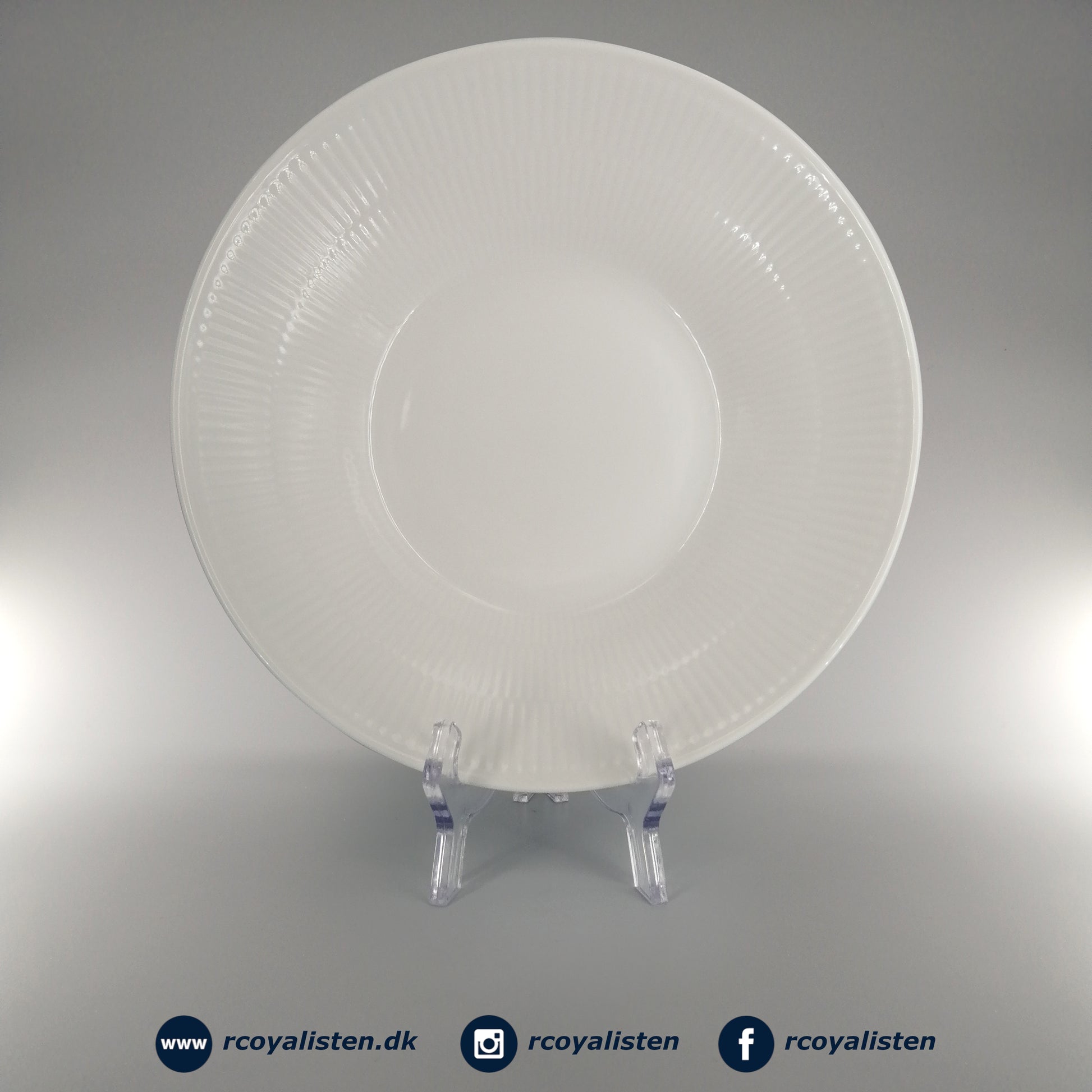 Royal Copenhagen Hvid Riflet Dyb Tallerken (24 cm) - RCoyalisten.dk