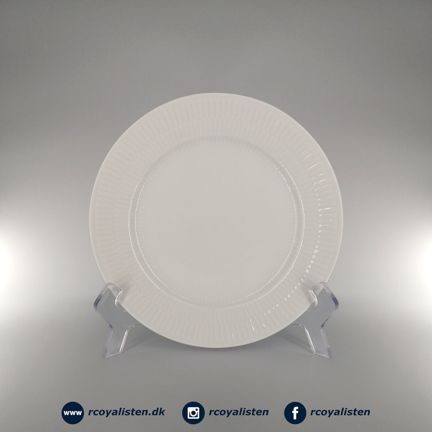 Royal Copenhagen Hvid Riflet Tallerken (19 cm) - RCoyalisten.dk