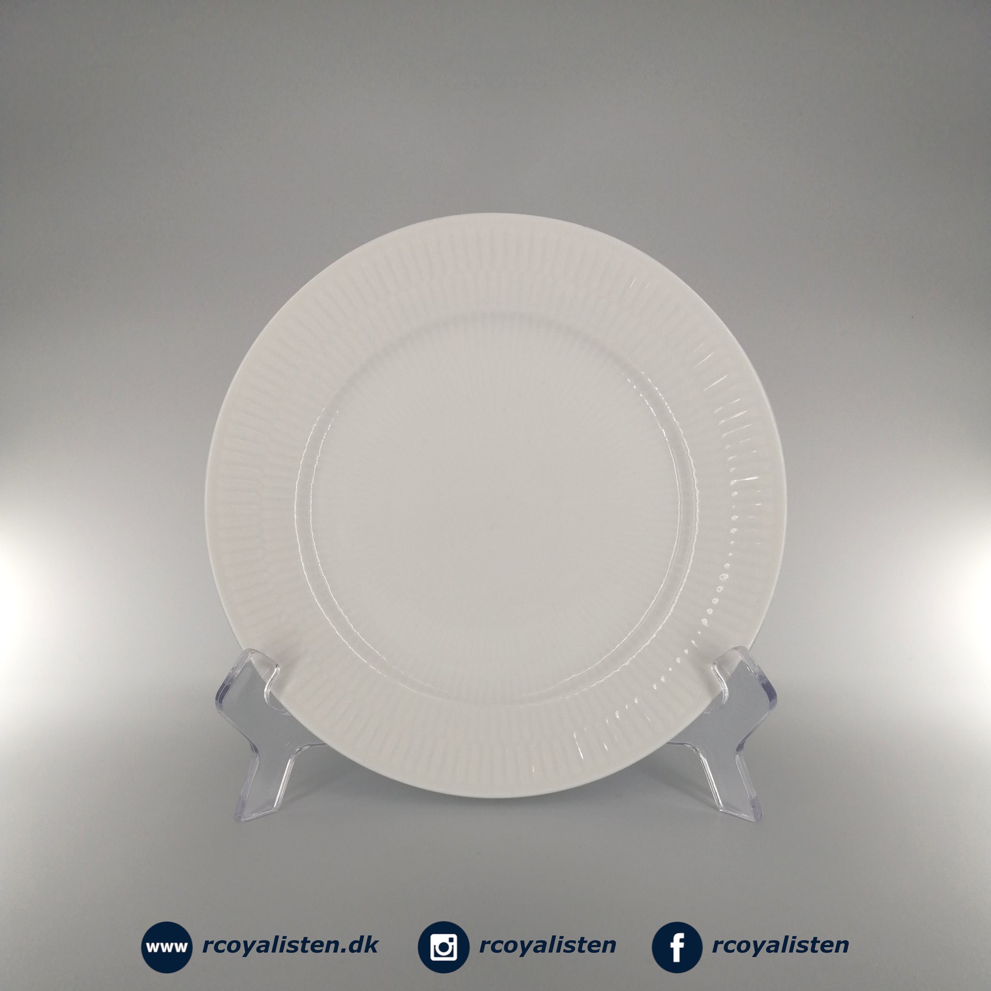 Royal Copenhagen Hvid Riflet Tallerken (19 cm) - RCoyalisten.dk