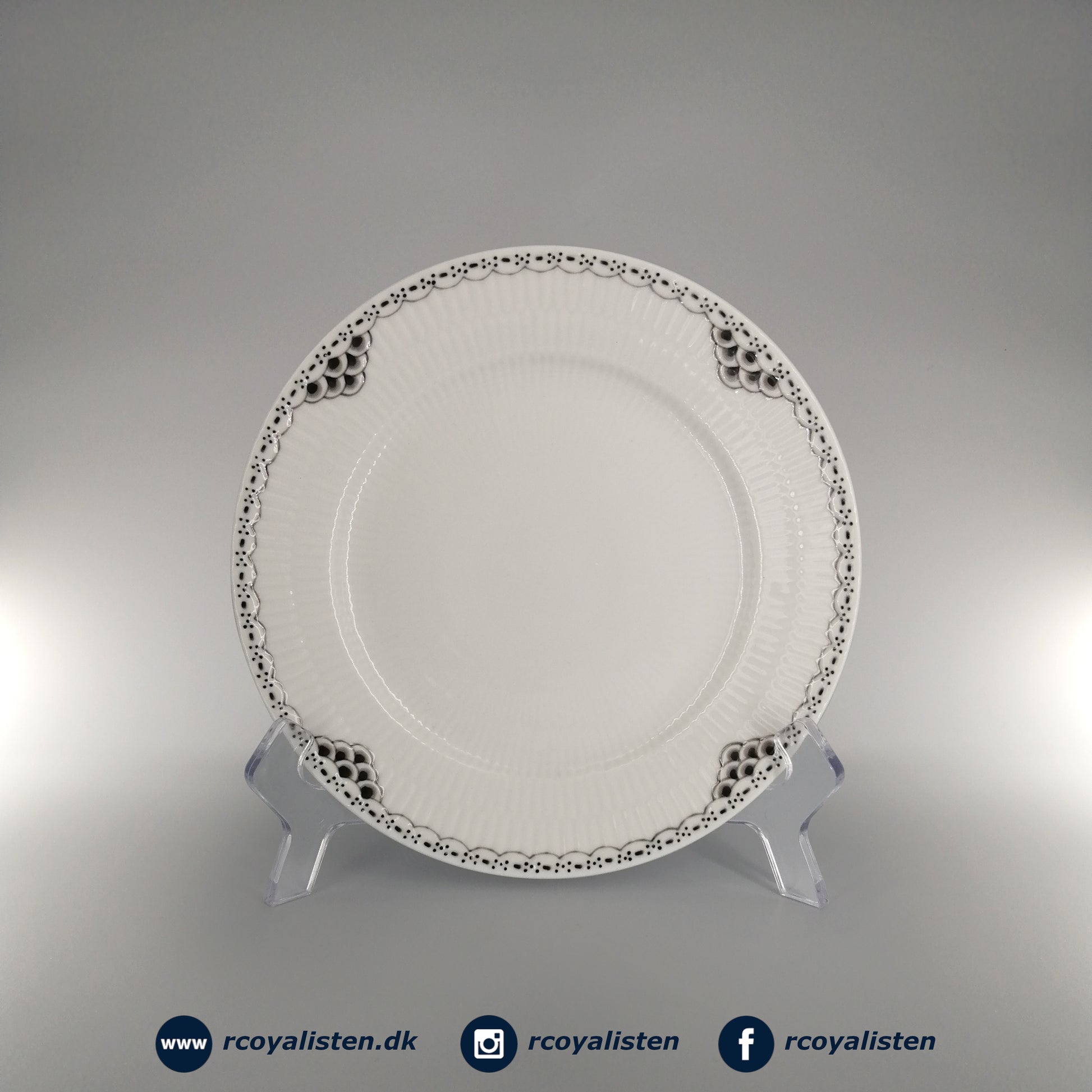 Royal Copenhagen Sort Riflet Blonde Tallerken (19 cm) - RCoyalisten.dk