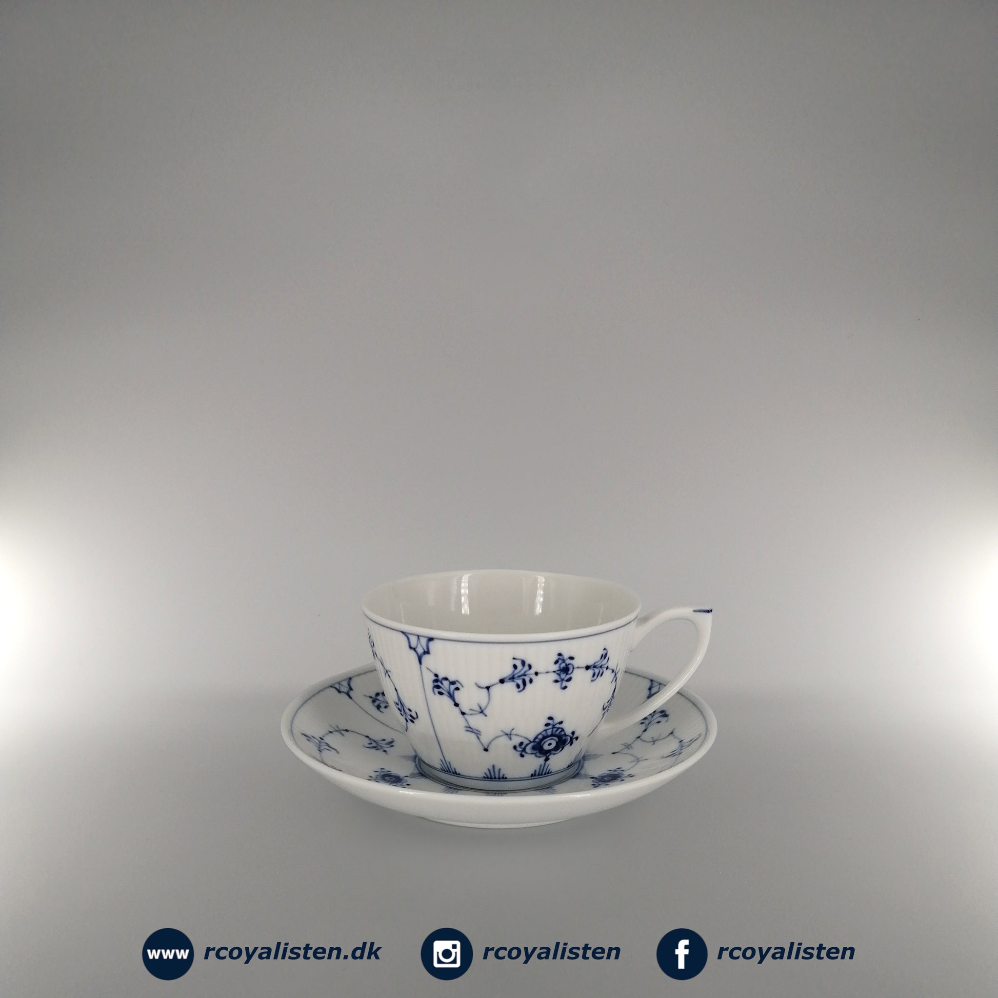 Royal Copenhagen Musselmalet Riflet Kop med Underkop (25 cl) - RCoyalisten.dk