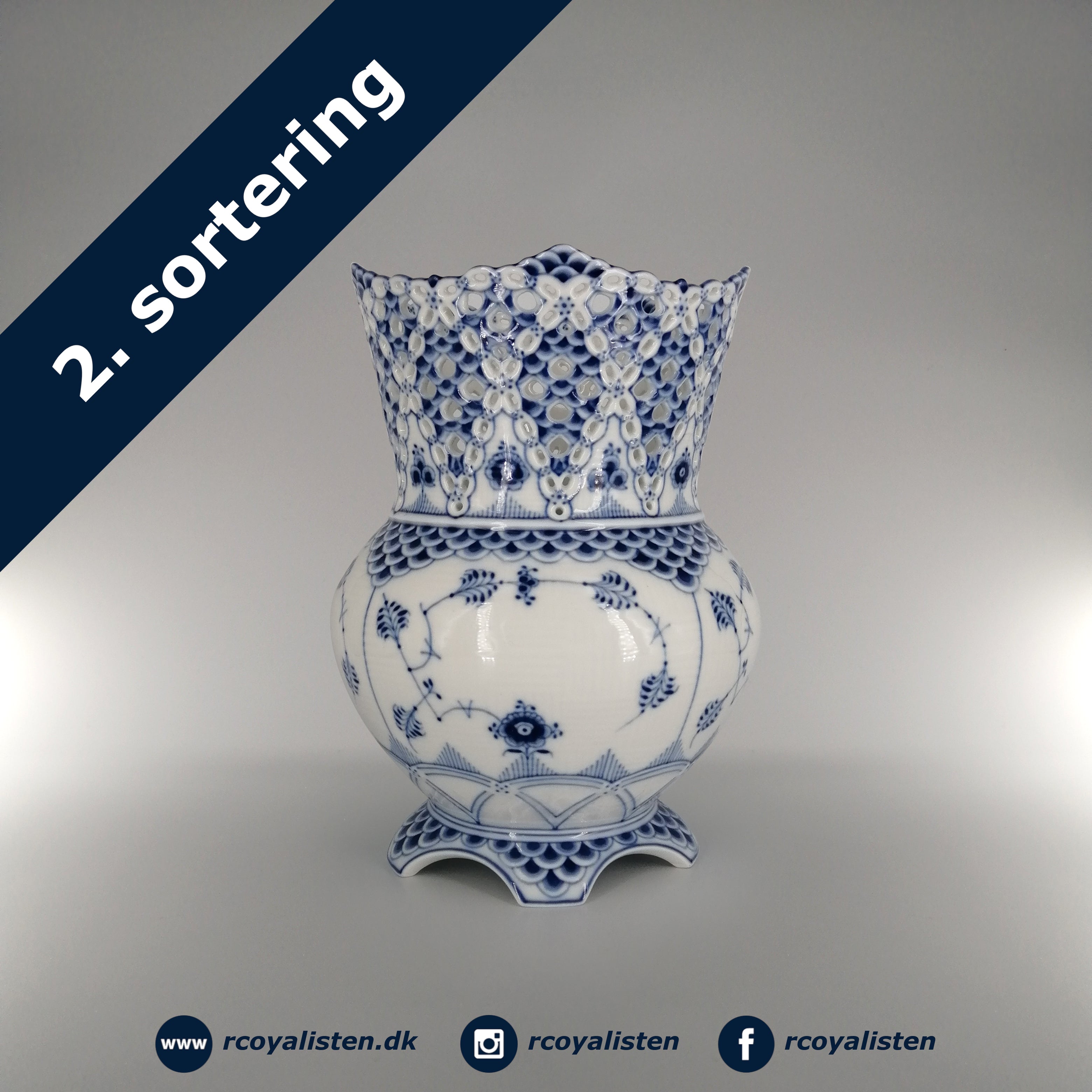 Royal Copenhagen Blue Fluted Full Lace Vase (22 cm / 140 cl