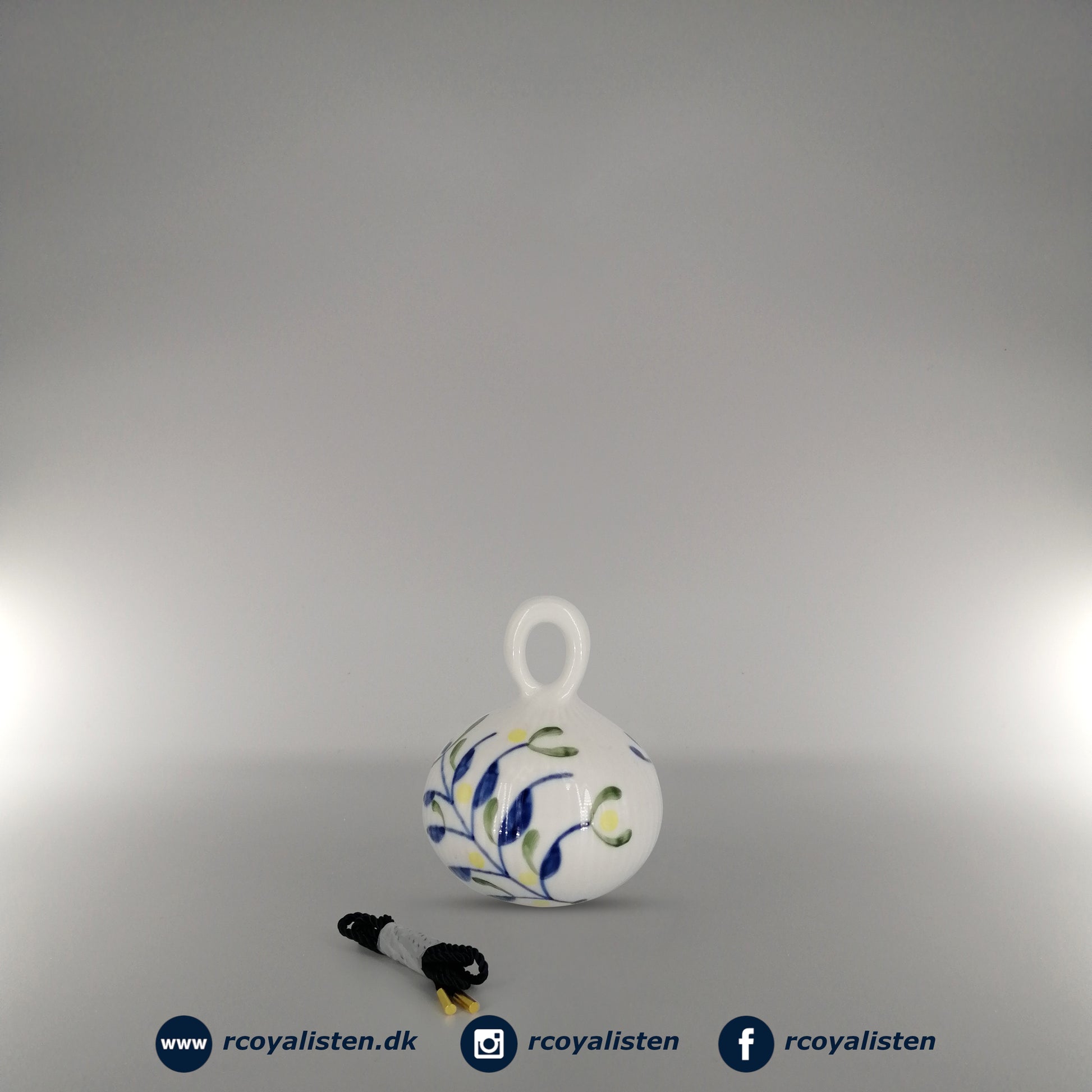 Royal Copenhagen Blå Mega Riflet Julekugle (9,5 cm) - Unika 2 - RCoyalisten.dk