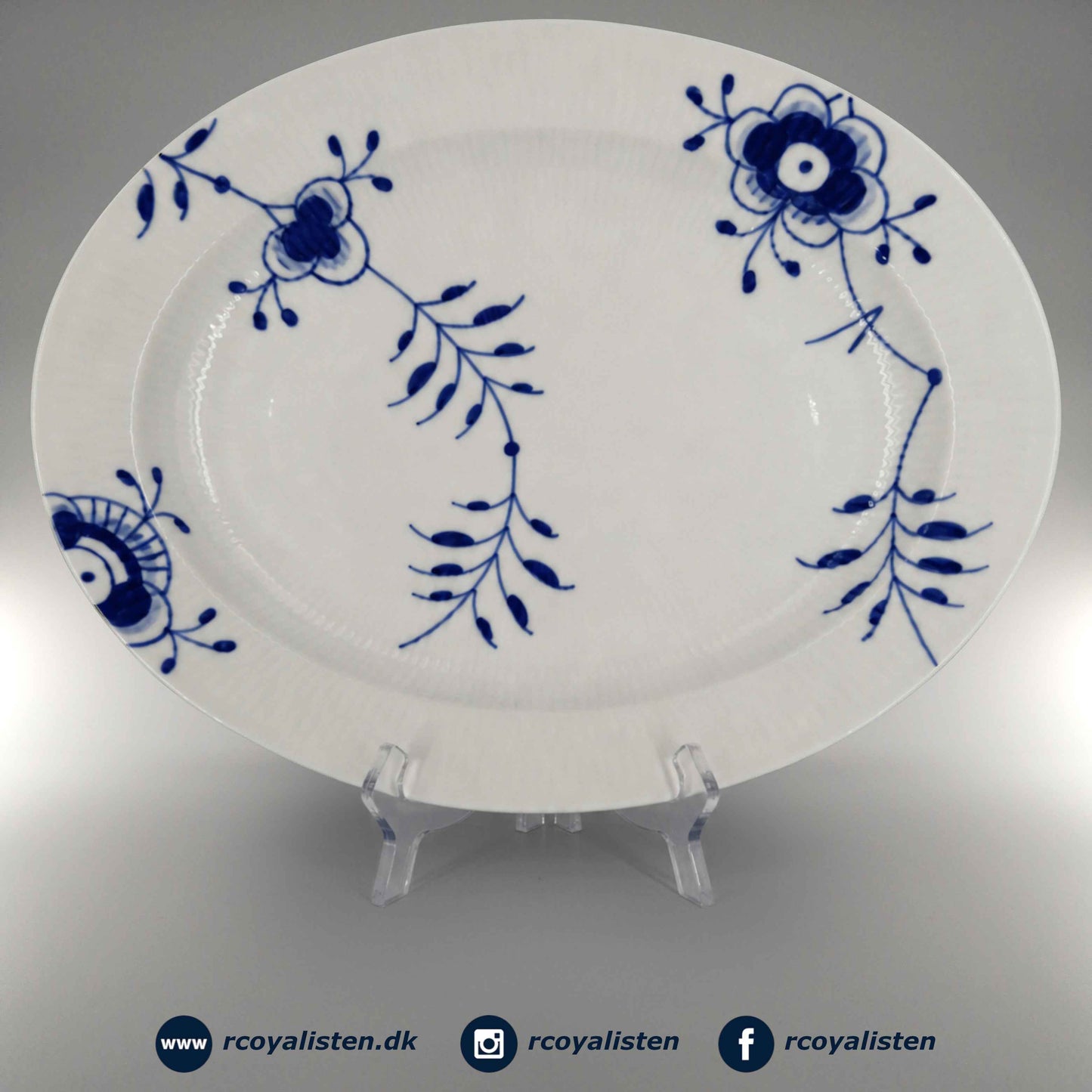 Blue Fluted Mega Oval Dish (36,5 cm)