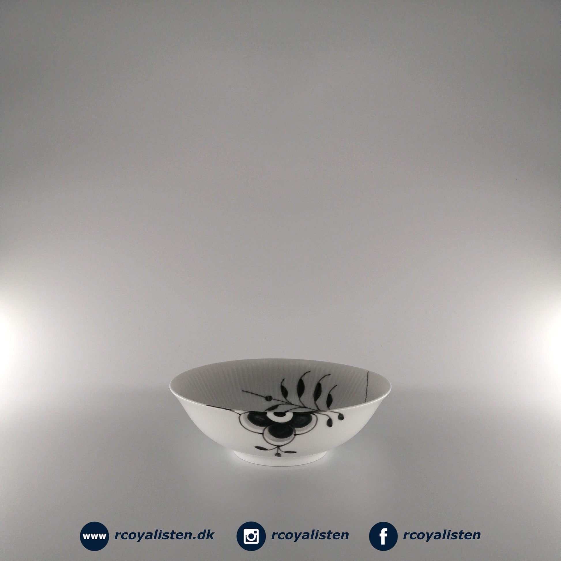 Royal Copenhagen Sort Mega Riflet Skål (16 cm) - RCoyalisten.dk